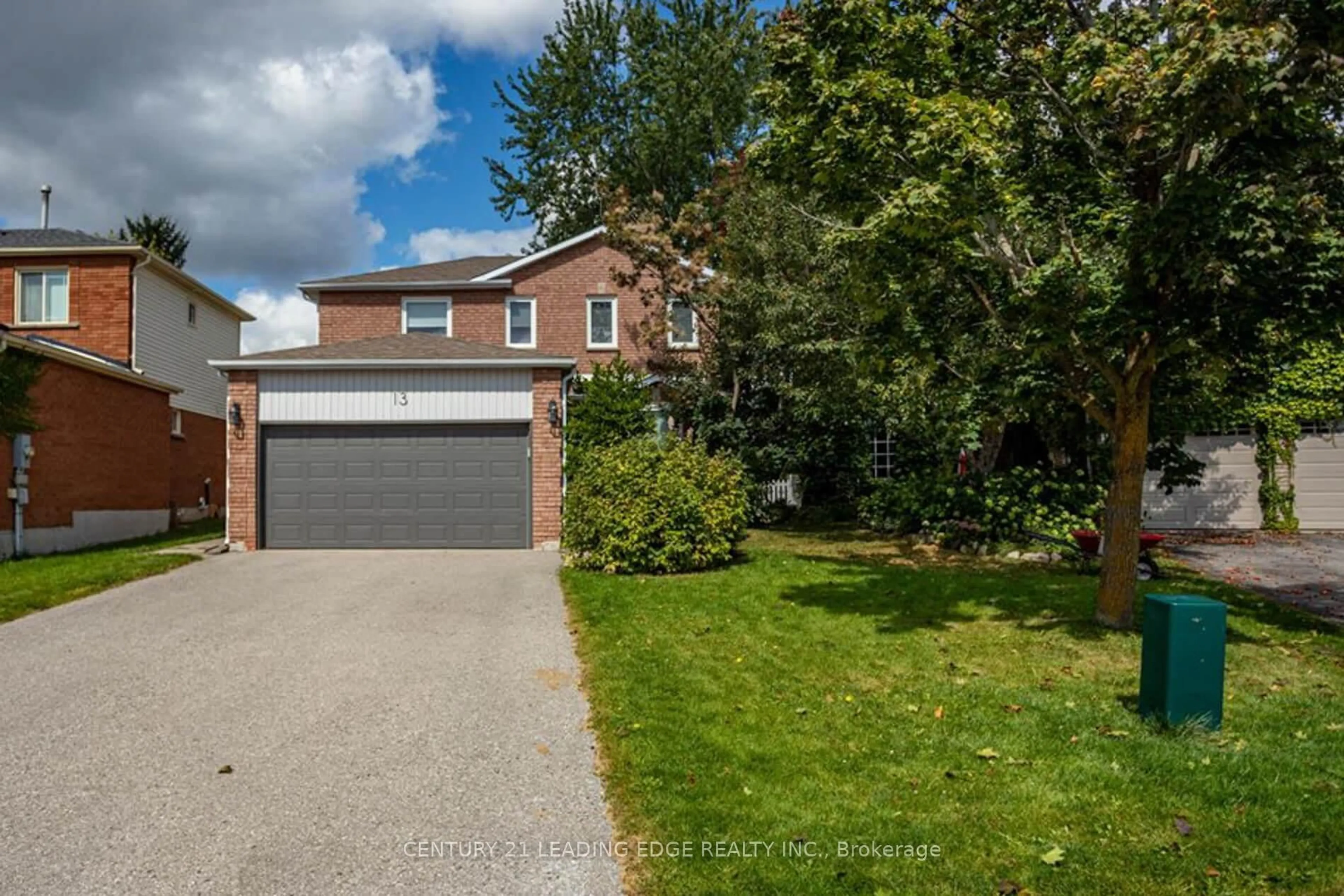 A pic from outside/outdoor area/front of a property/back of a property/a pic from drone, street for 13 Gordon Crt, Barrie Ontario L4N 7A4