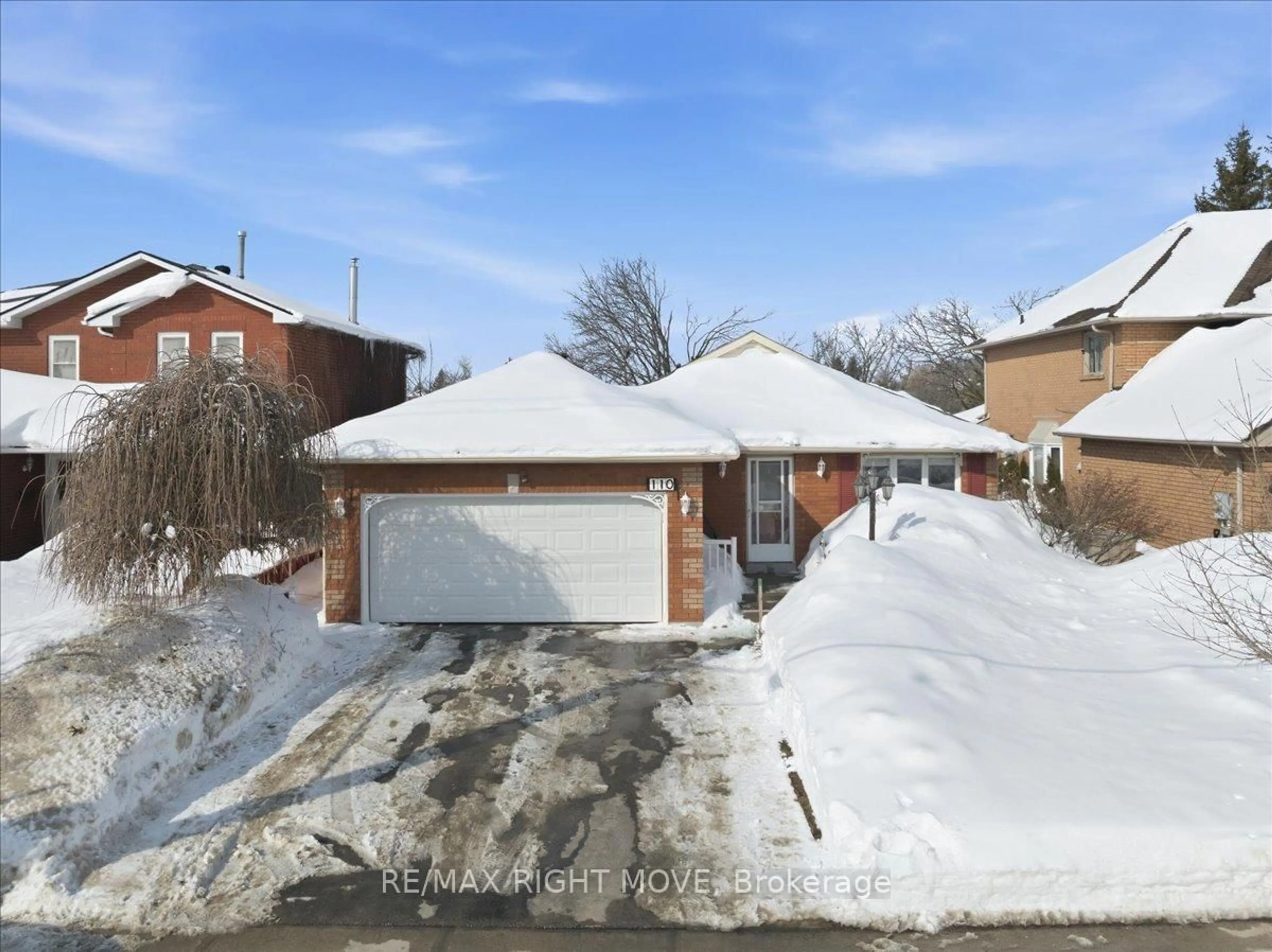 A pic from outside/outdoor area/front of a property/back of a property/a pic from drone, street for 110 Livingstone St, Barrie Ontario L4N 7J4