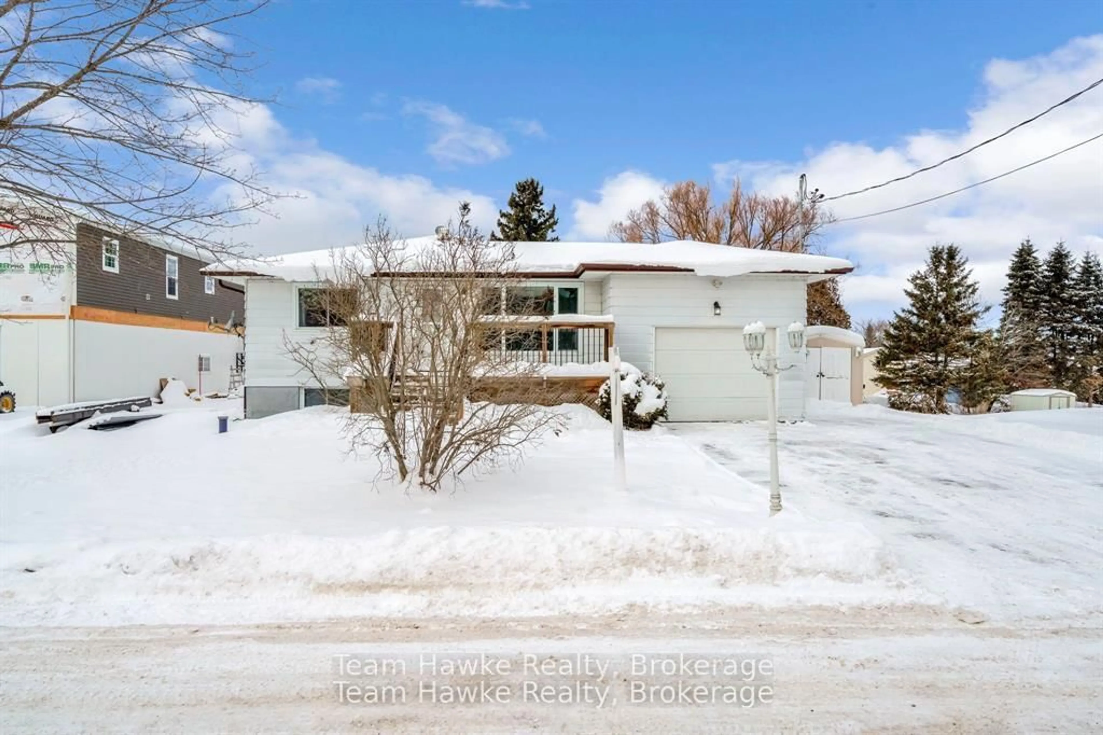 A pic from outside/outdoor area/front of a property/back of a property/a pic from drone, street for 264 Kingfisher Ave, Tay Ontario L0K 1R0