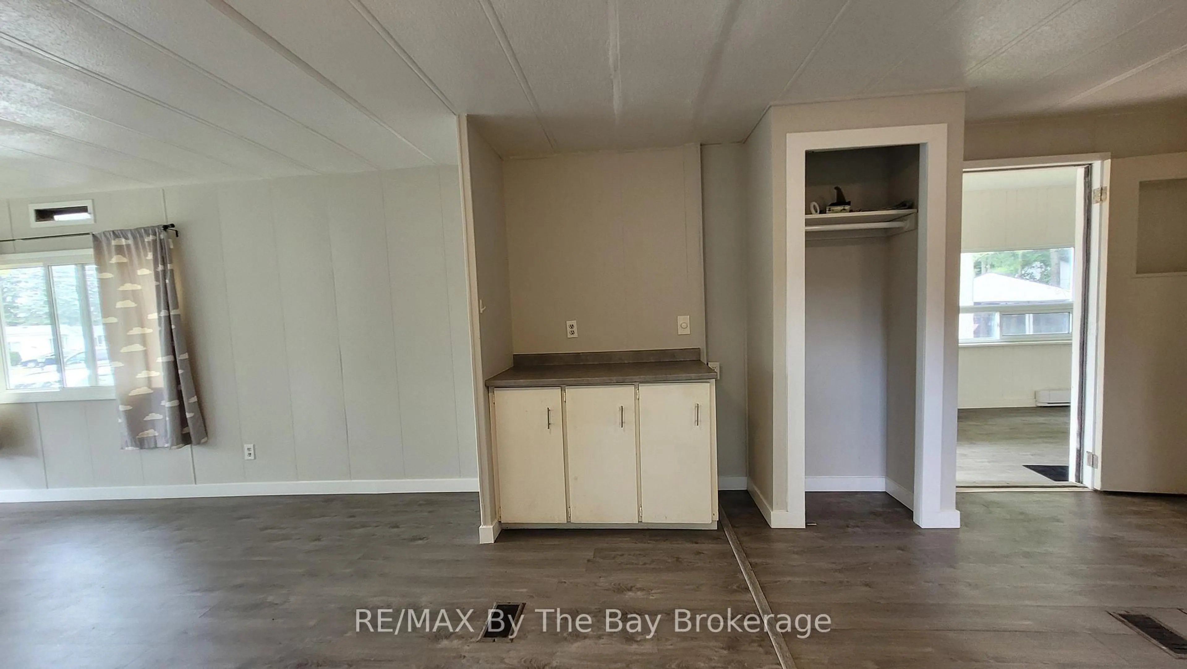 A pic of a room for 50 GEORGIAN GLEN Dr, Wasaga Beach Ontario L9Z 1K7