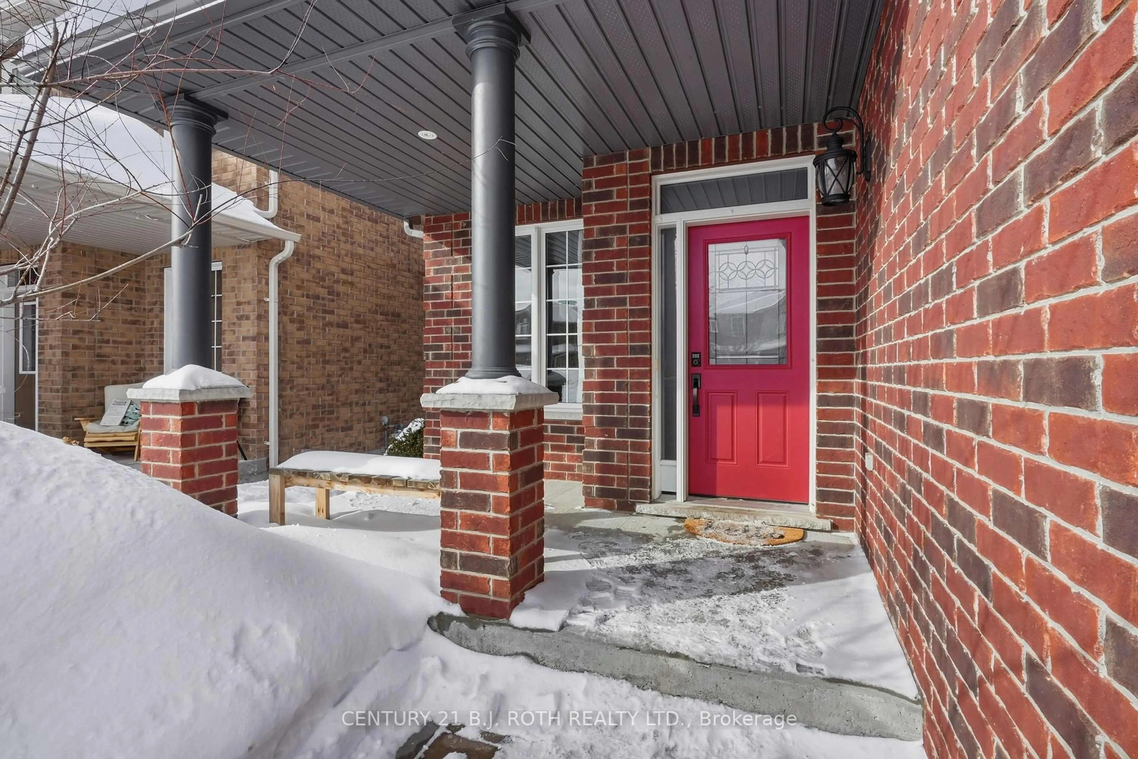 Home with brick exterior material, street for 10 AUBURN Crt, Barrie Ontario L4N 6G9