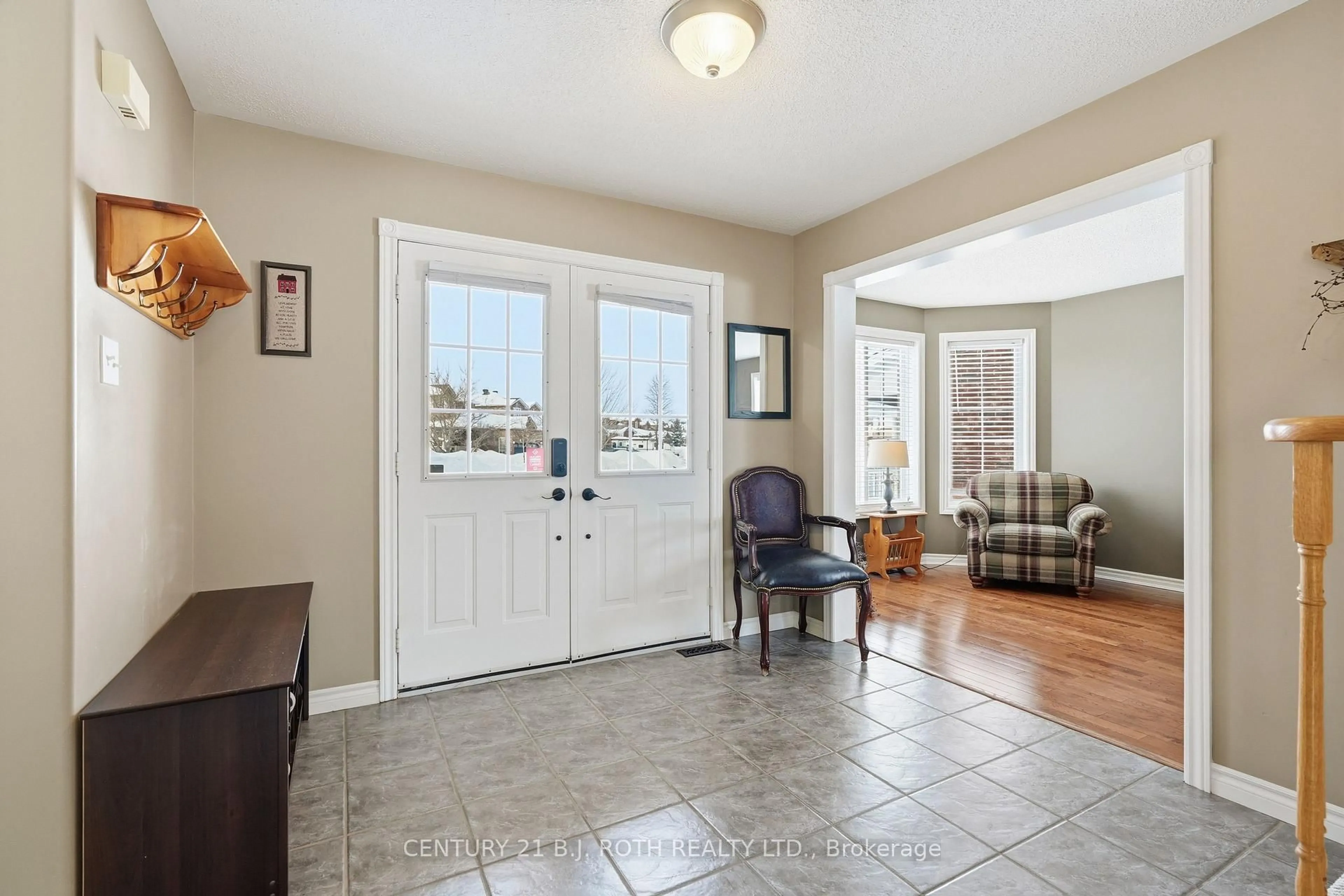 Indoor entryway for 189 Pringle Dr, Barrie Ontario L4N 0P7