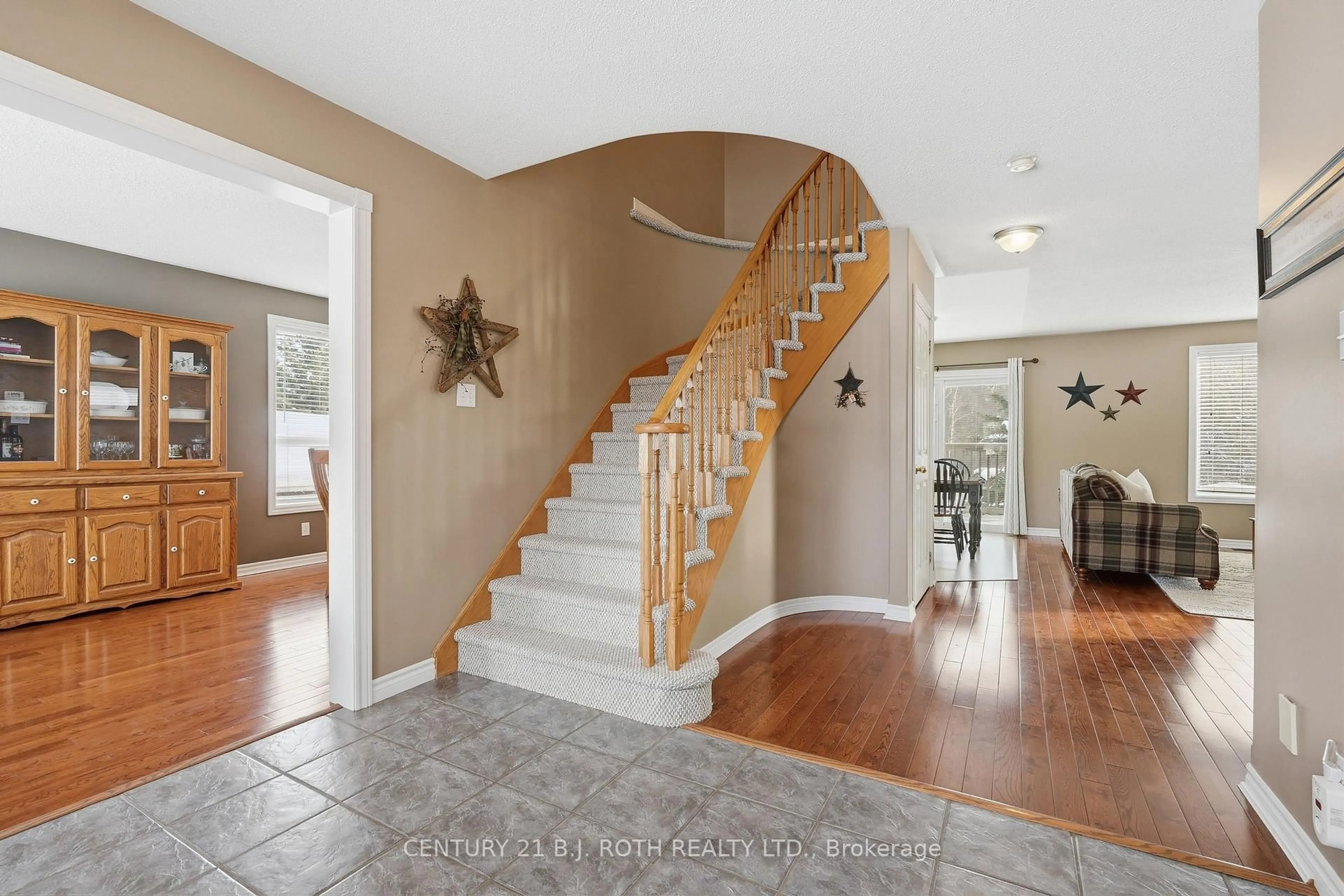 Indoor entryway for 189 Pringle Dr, Barrie Ontario L4N 0P7