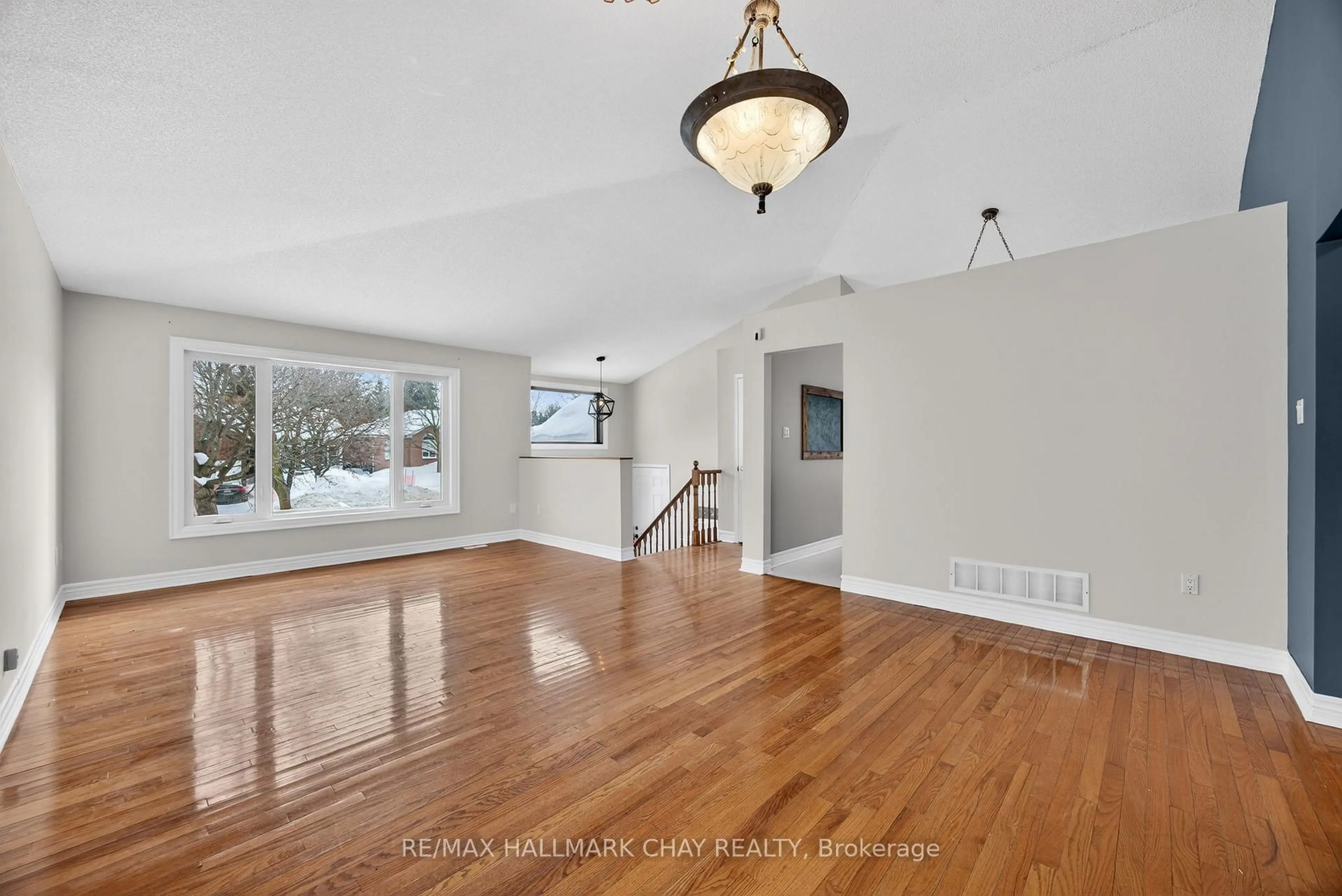 Unknown for 12 Webb St, Barrie Ontario L4N 6V2