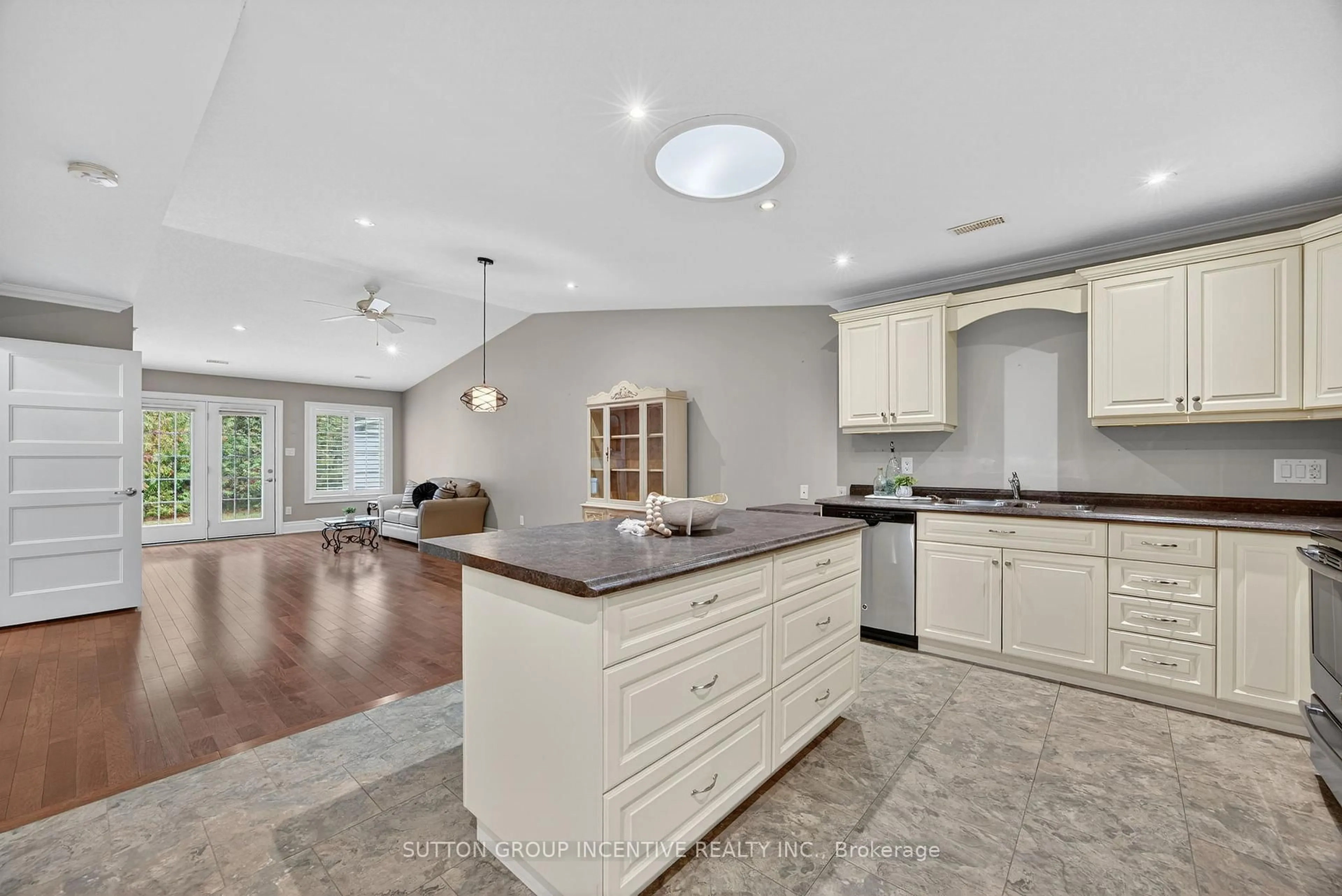 Open concept kitchen, ceramic/tile floor for 53 Clover Cres, Wasaga Beach Ontario L9Z 0A4