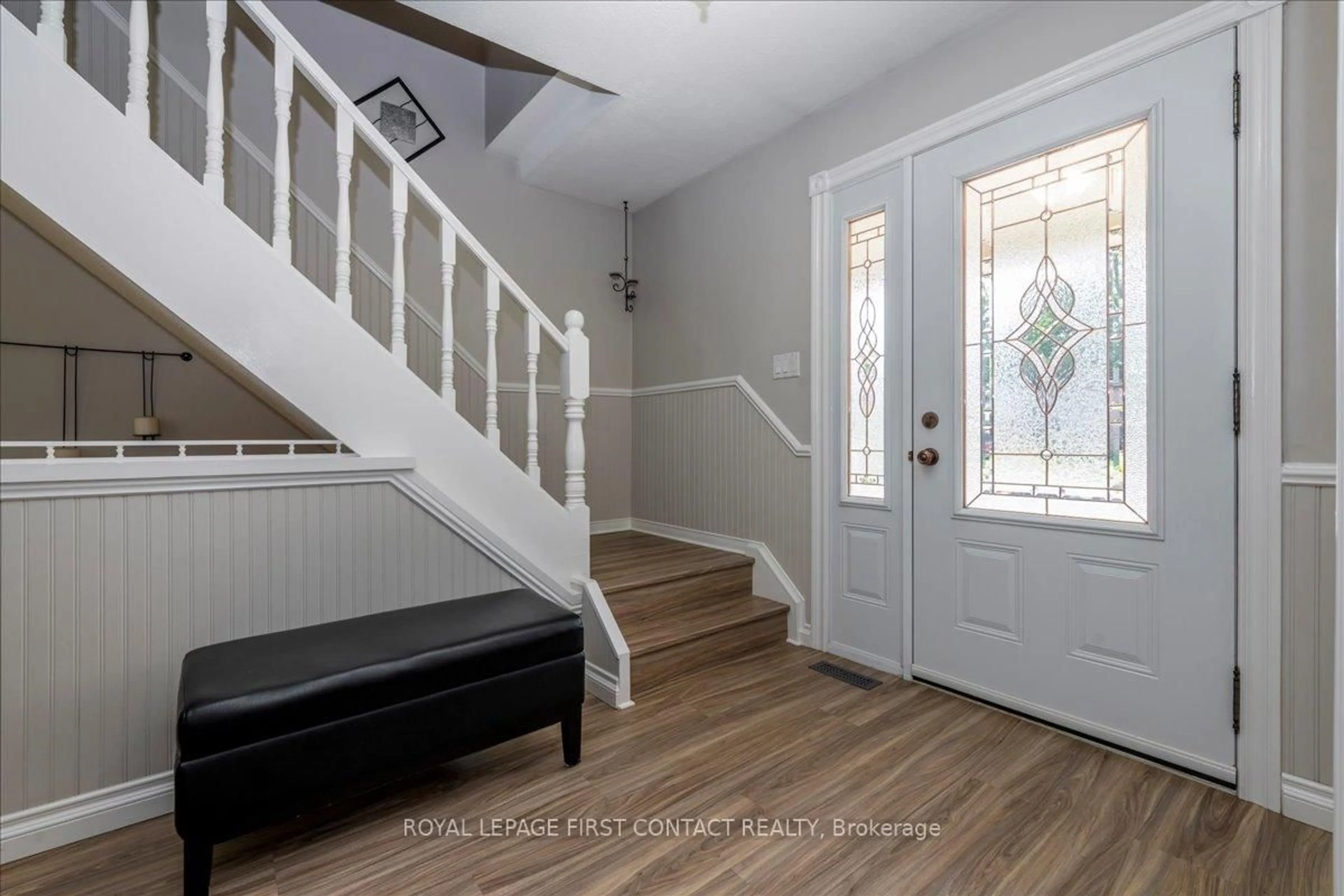 Indoor entryway for 23 Virgilwood Cres, Barrie Ontario L4M 4X6