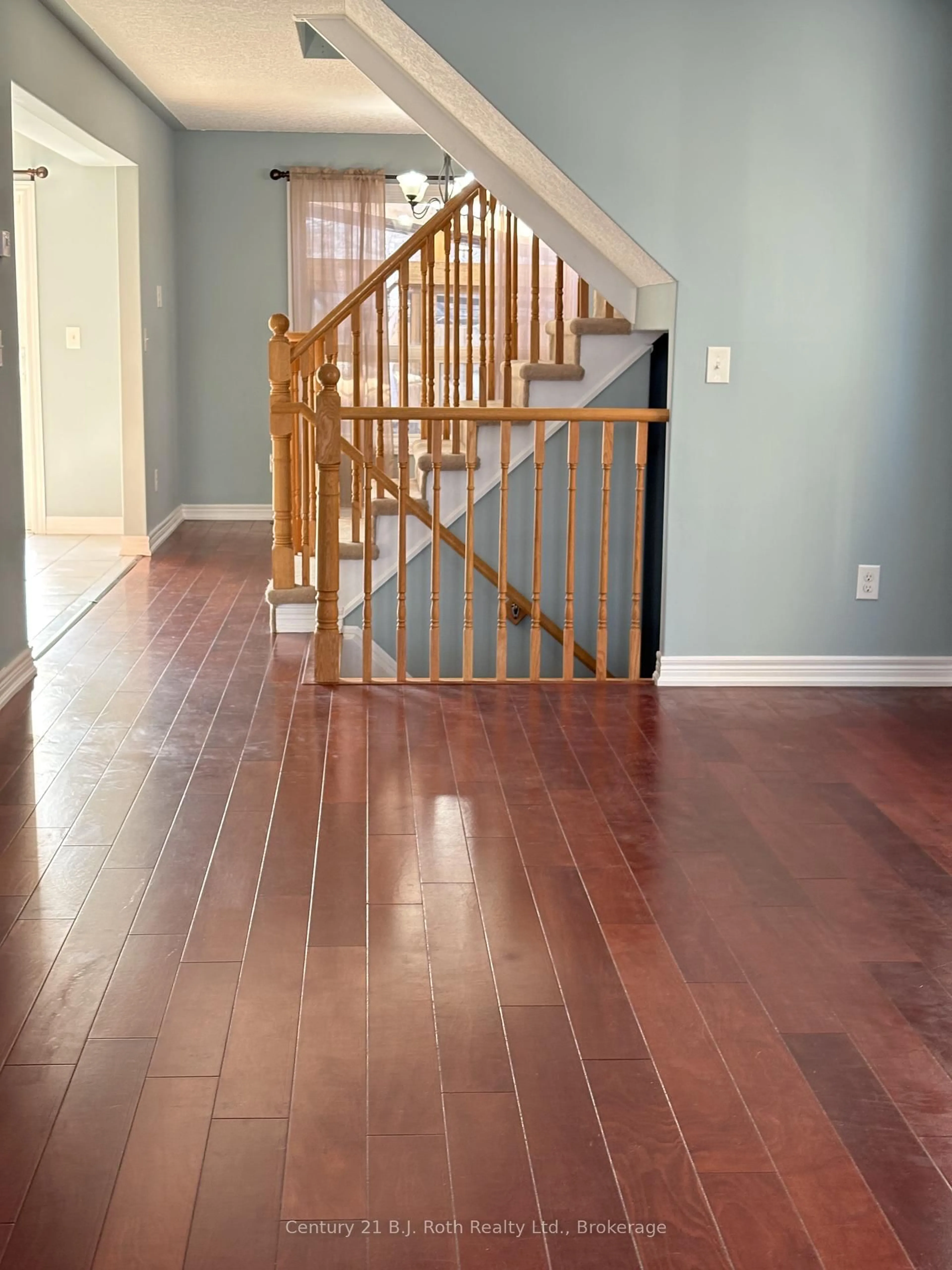 Indoor entryway for 34 Pearl Dr, Orillia Ontario L3V 0A5