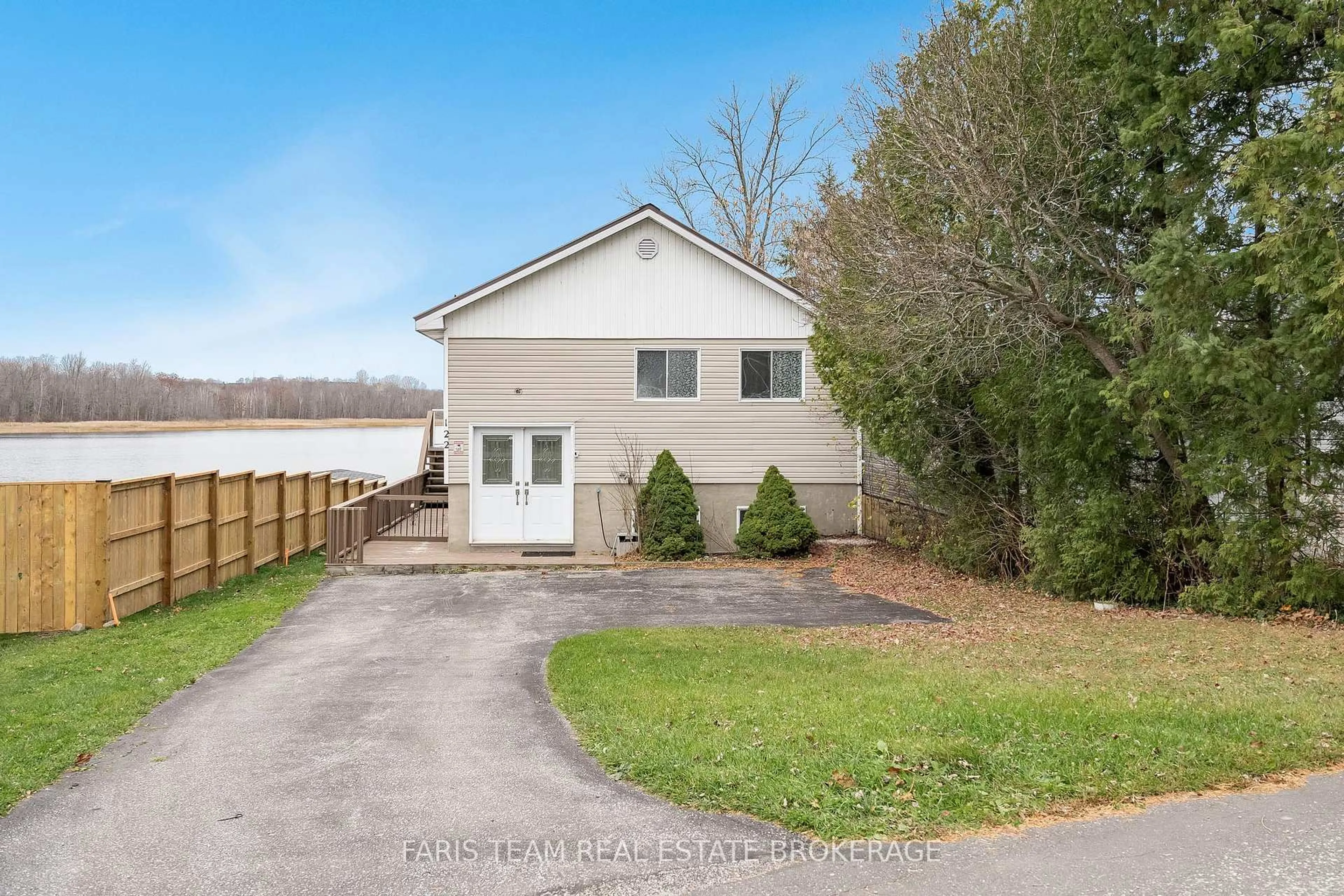 A pic from outside/outdoor area/front of a property/back of a property/a pic from drone, street for 122 Mitchells Beach Rd, Tay Ontario L0K 2A0