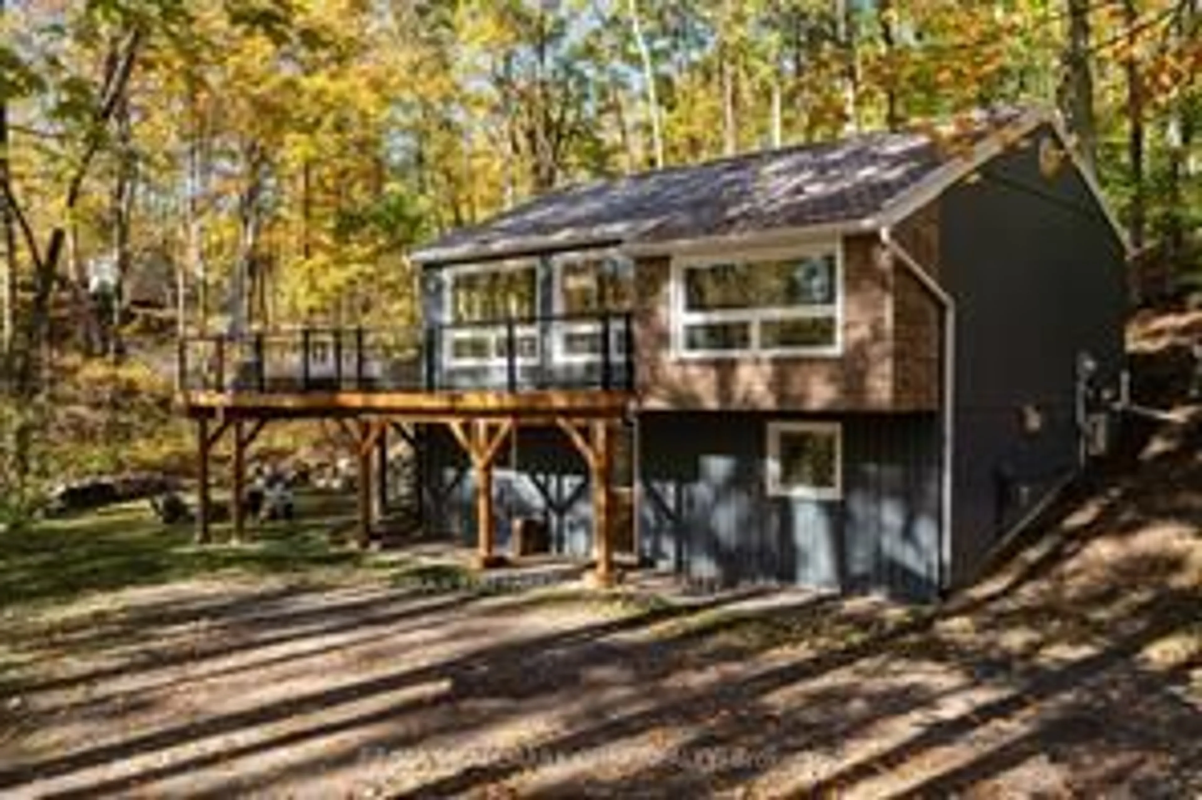 Home with vinyl exterior material, forest/trees view for 1 Iroquois Rdge, Oro-Medonte Ontario L0K 1E0