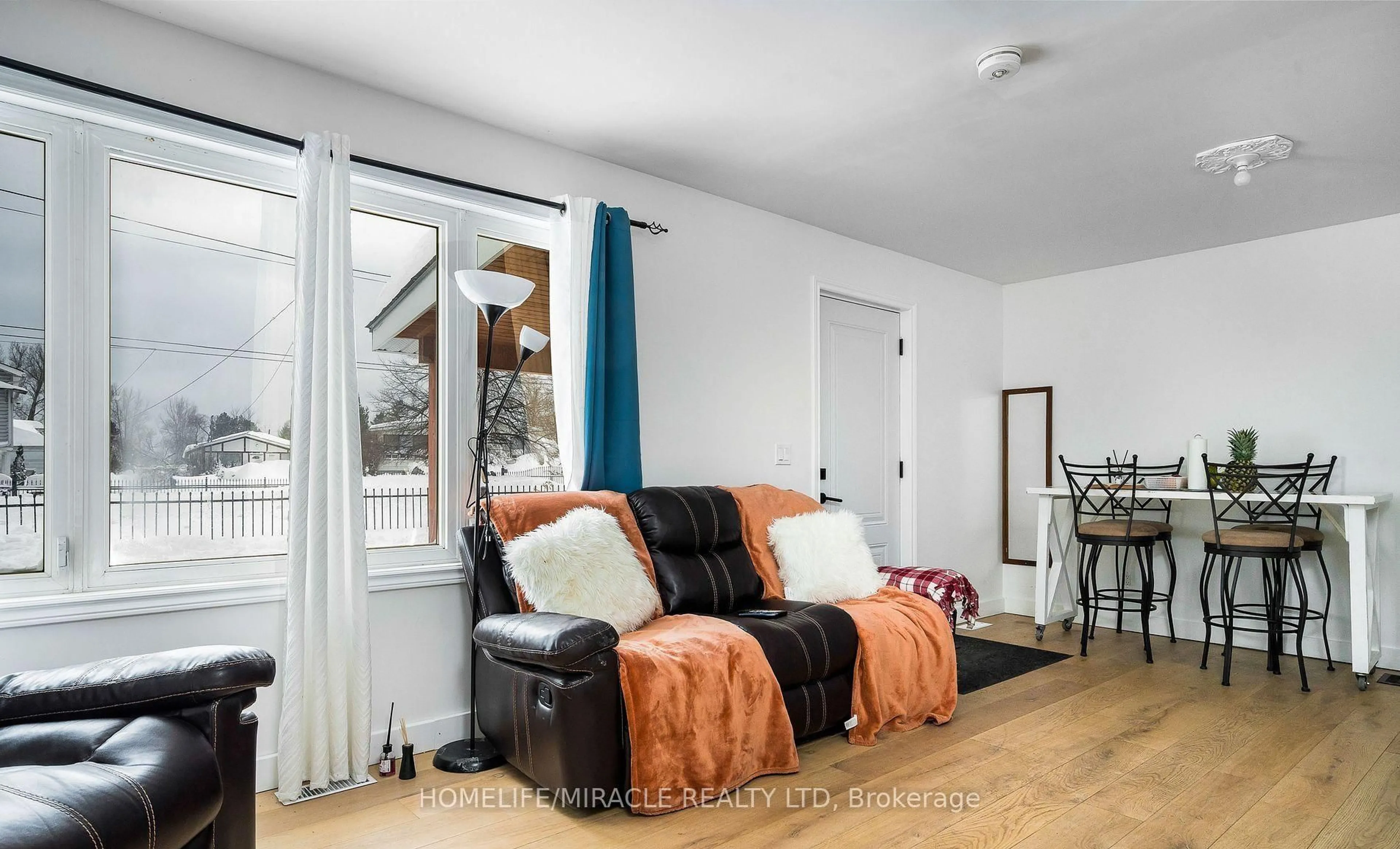 Living room with furniture, wood/laminate floor for 101 River Rd, Wasaga Beach Ontario L9Z 2L1