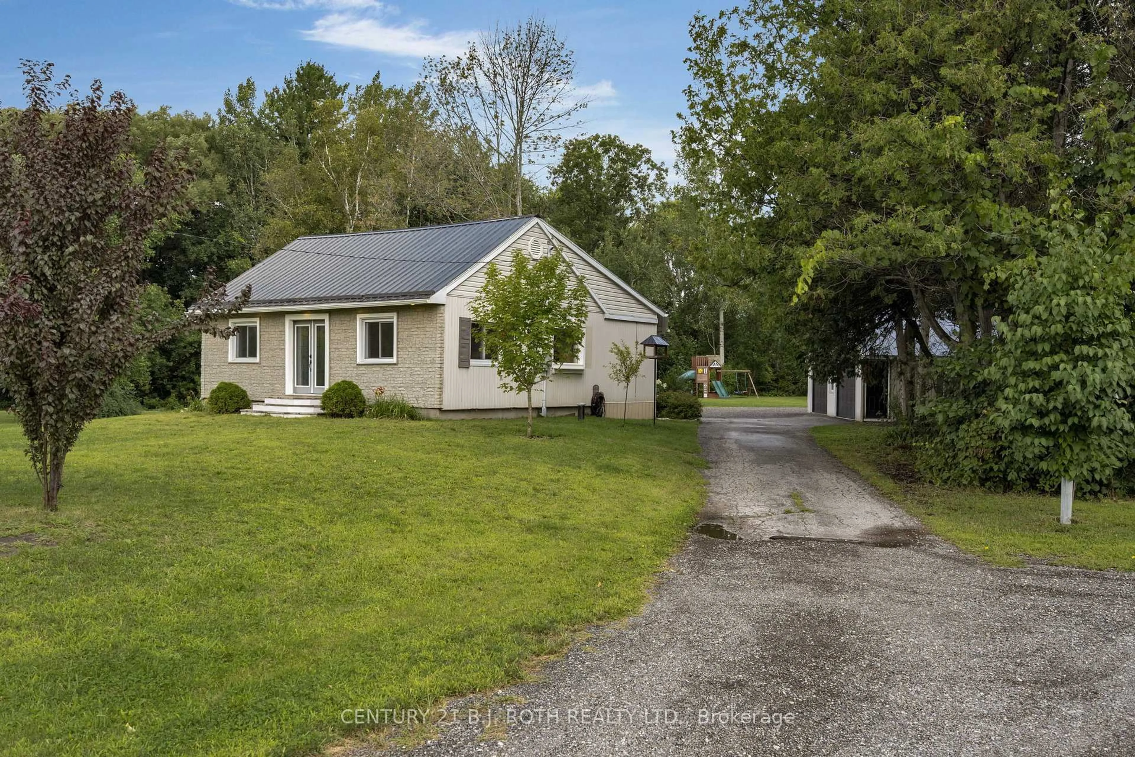 A pic from outside/outdoor area/front of a property/back of a property/a pic from drone, street for 8109 93 Highway, Tiny Ontario L0K 2E0