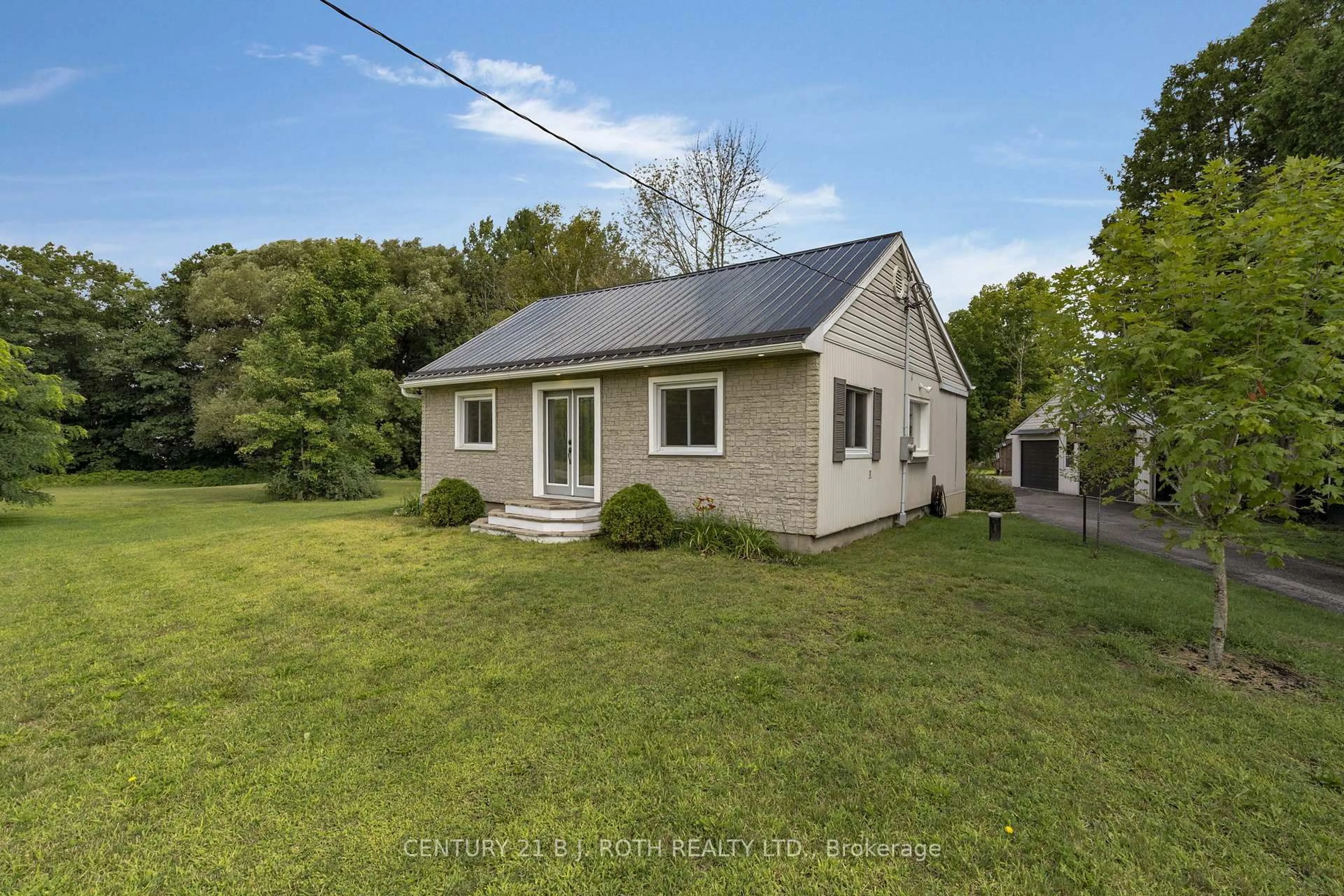 A pic from outside/outdoor area/front of a property/back of a property/a pic from drone, unknown for 8109 93 Highway, Tiny Ontario L0K 2E0