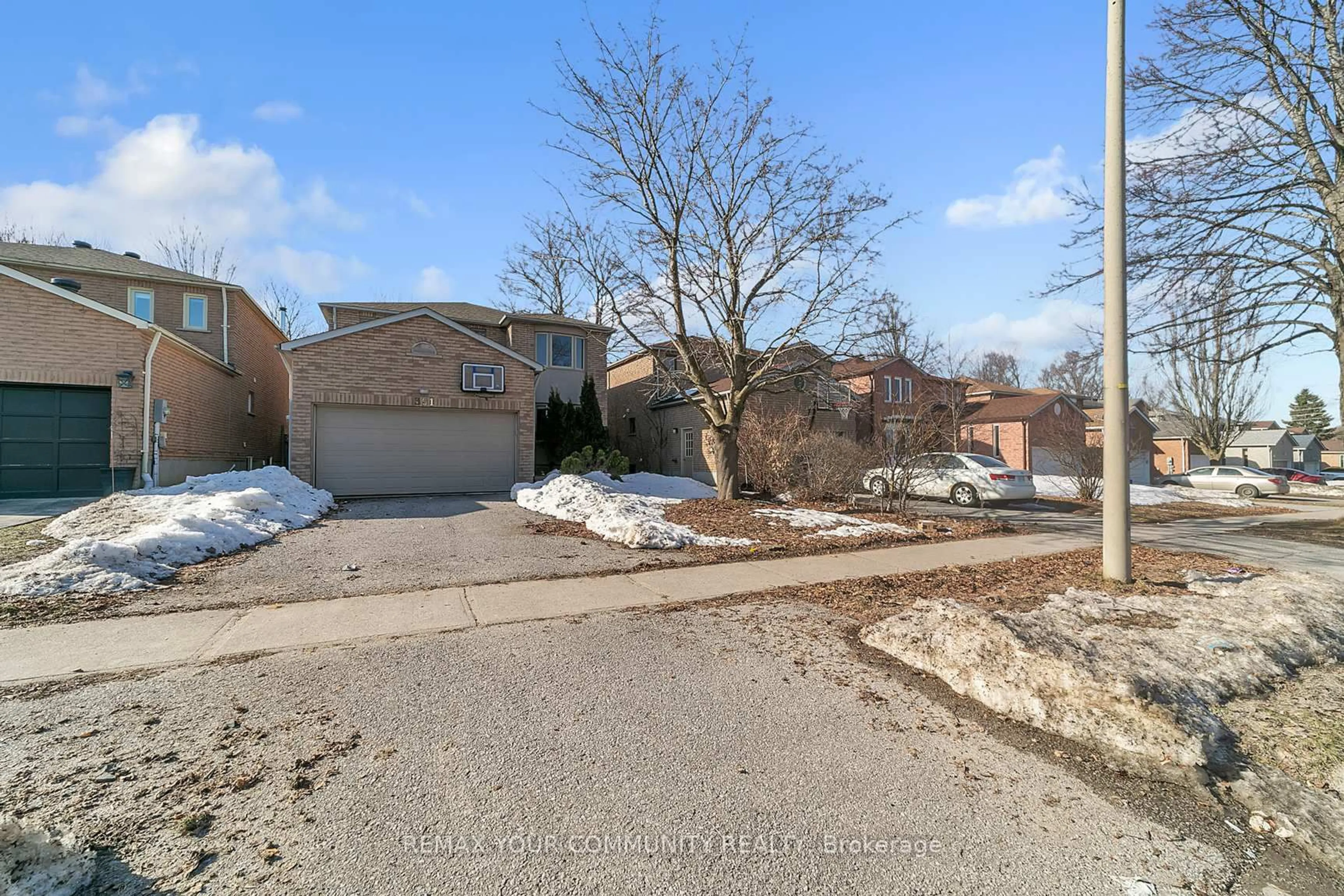 A pic from outside/outdoor area/front of a property/back of a property/a pic from drone, street for 391 Hickling Tr, Barrie Ontario L4M 6A9
