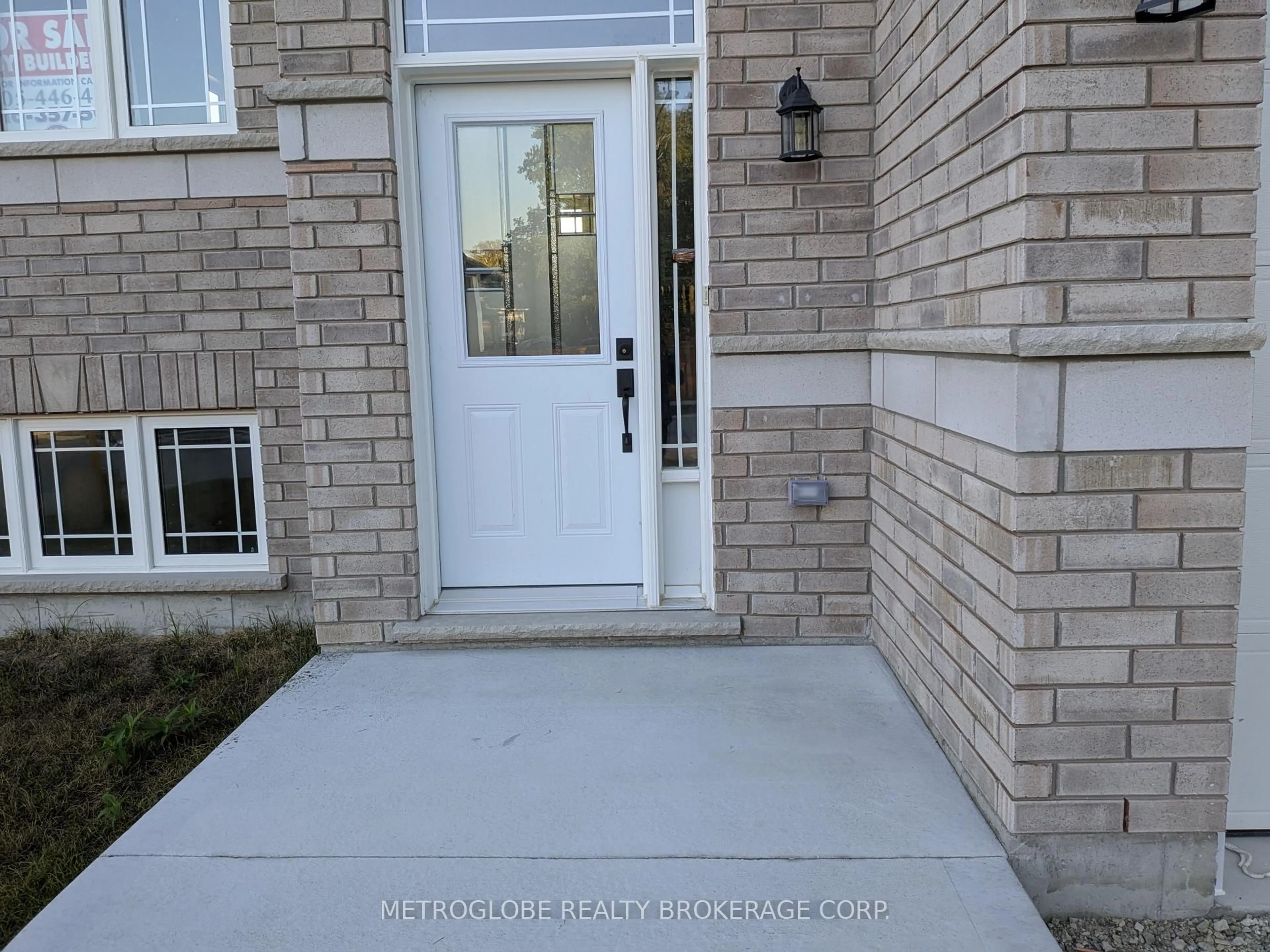 Indoor entryway for 6 JOANNE Cres, Wasaga Beach Ontario L9Z 1R4