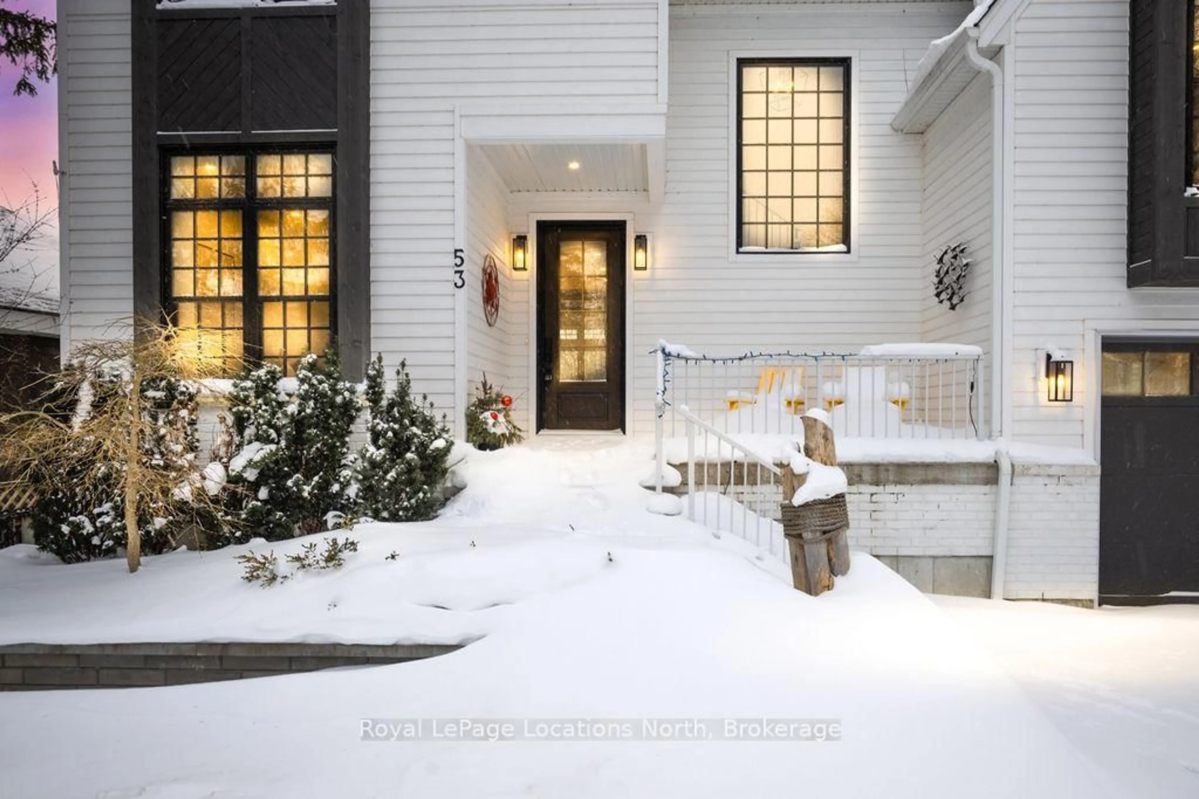 Indoor entryway for 53 Niagara St, Collingwood Ontario L9Y 3X1