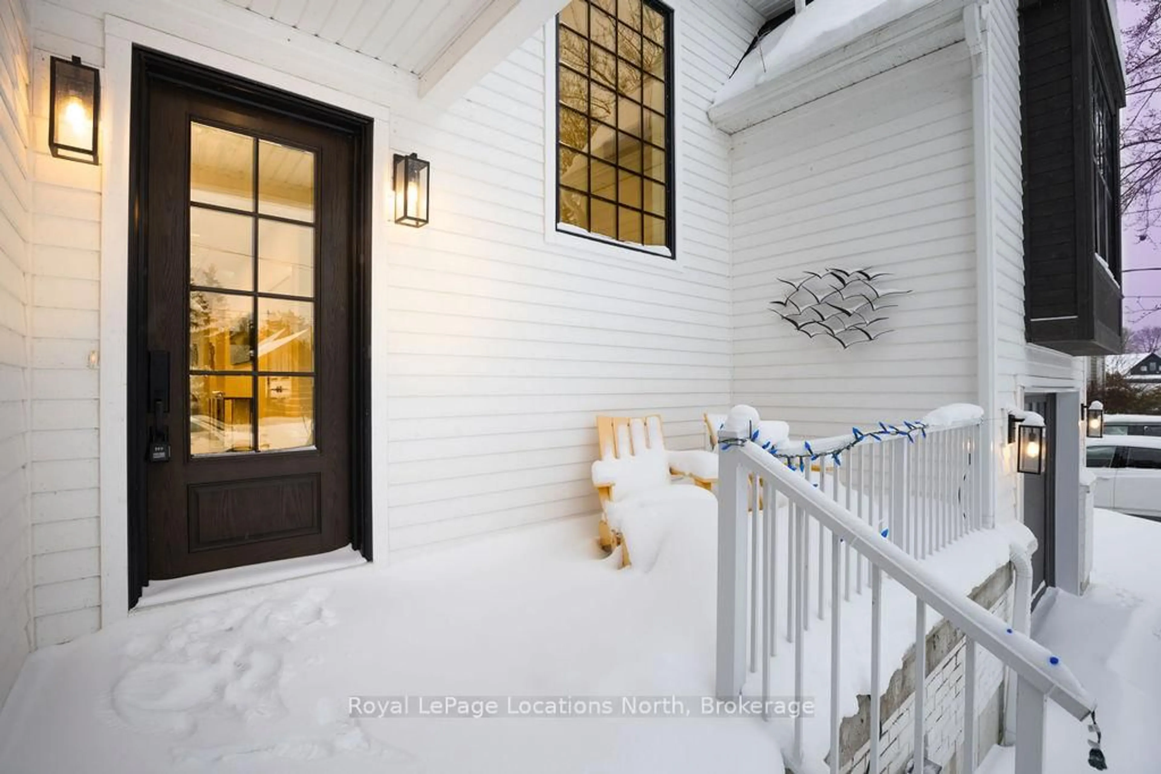 Indoor entryway for 53 Niagara St, Collingwood Ontario L9Y 3X1