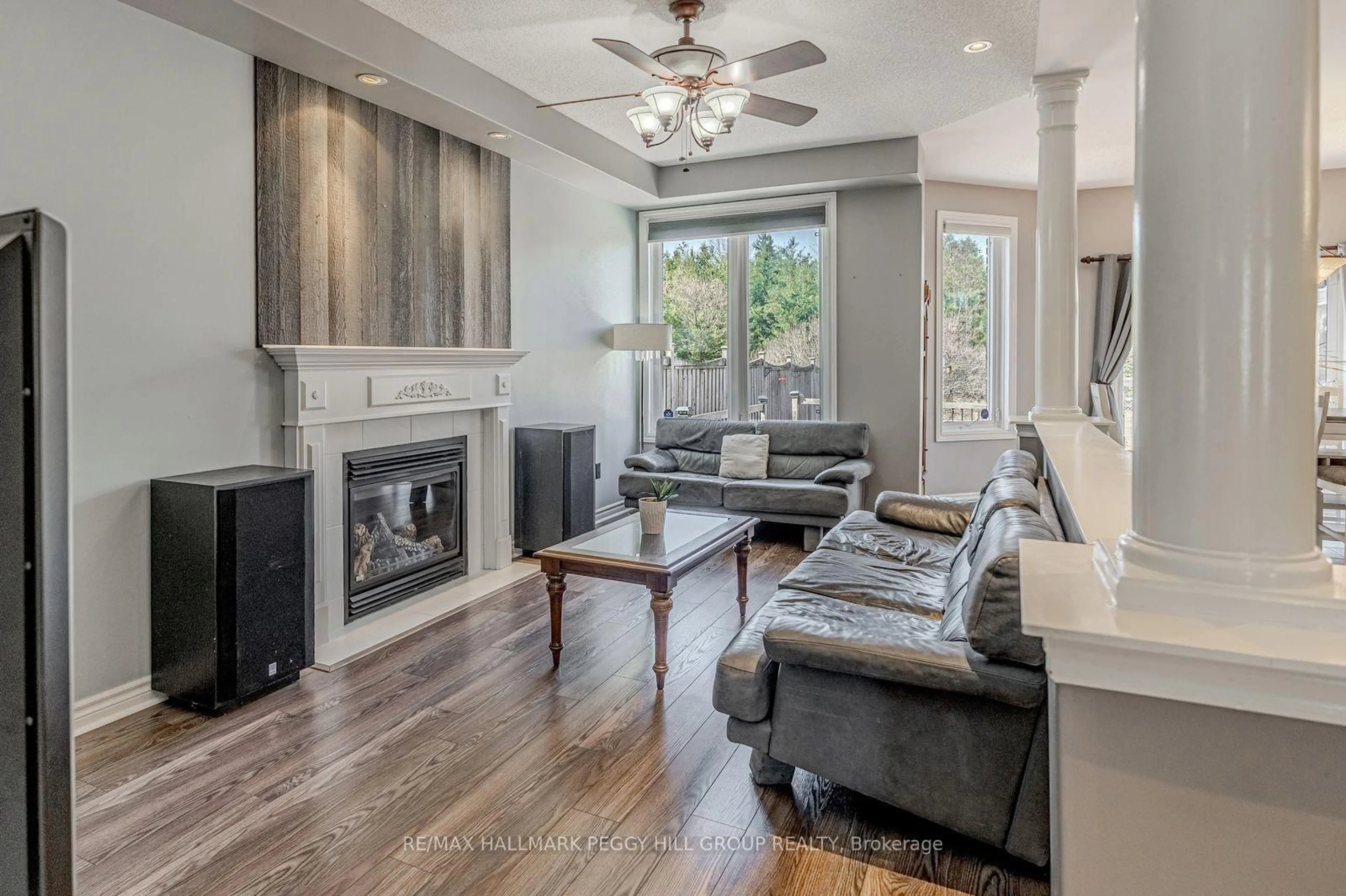 Living room with furniture, unknown for 86 Penvill Tr, Barrie Ontario L4N 5C5