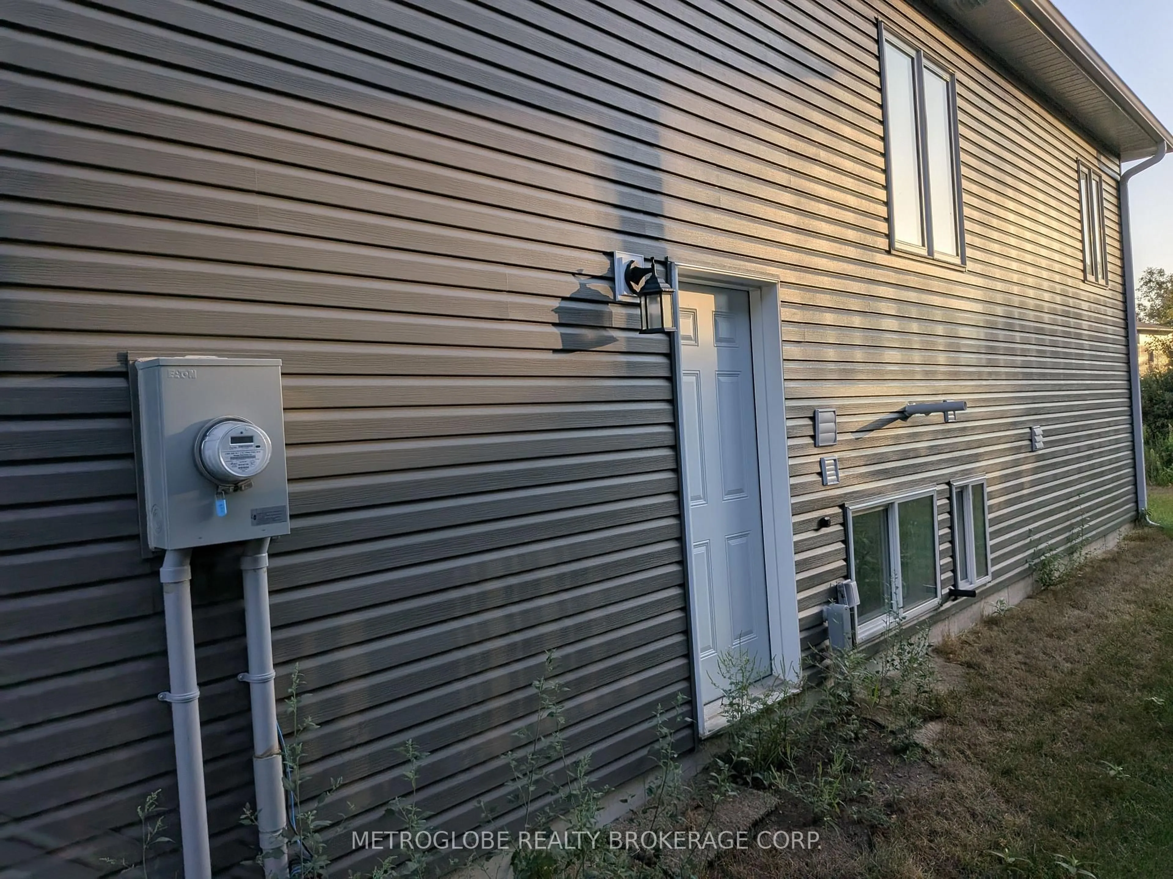 Home with vinyl exterior material, street for 4 JOANNE Cres, Wasaga Beach Ontario L9Z 0S2