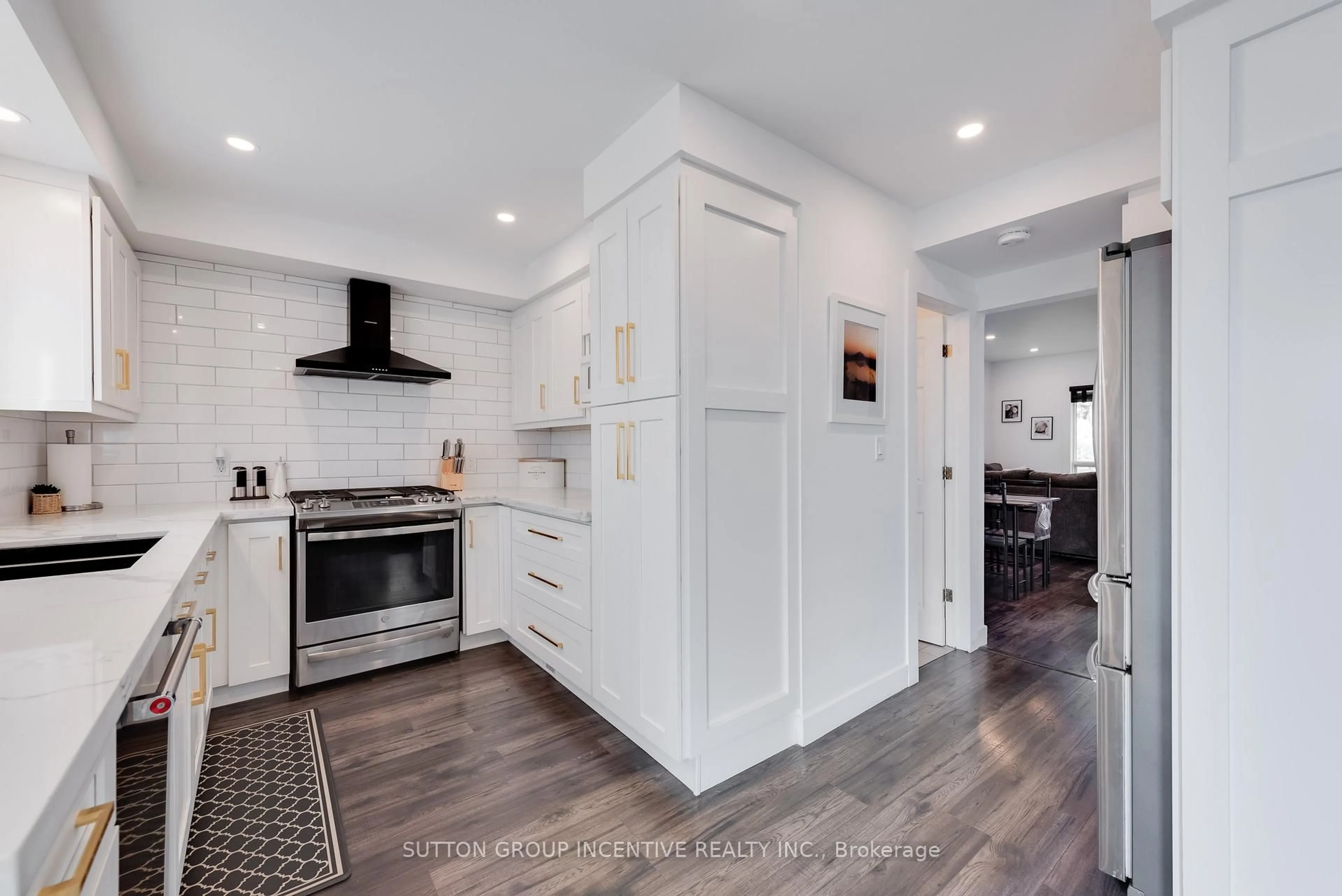 Open concept kitchen, unknown for 87 Dunlop St, Orillia Ontario L3V 5P3