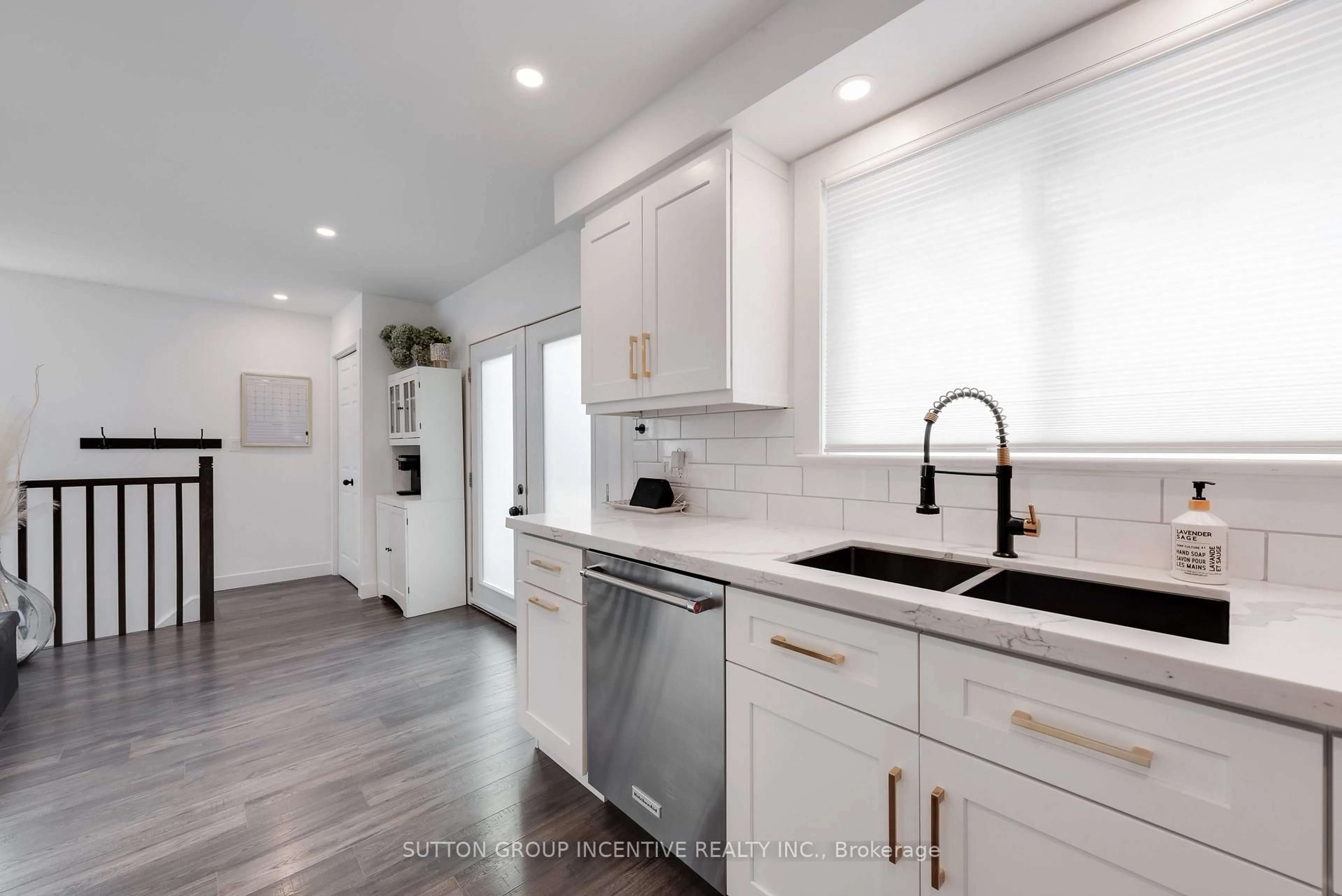 Open concept kitchen, ceramic/tile floor for 87 Dunlop St, Orillia Ontario L3V 5P3