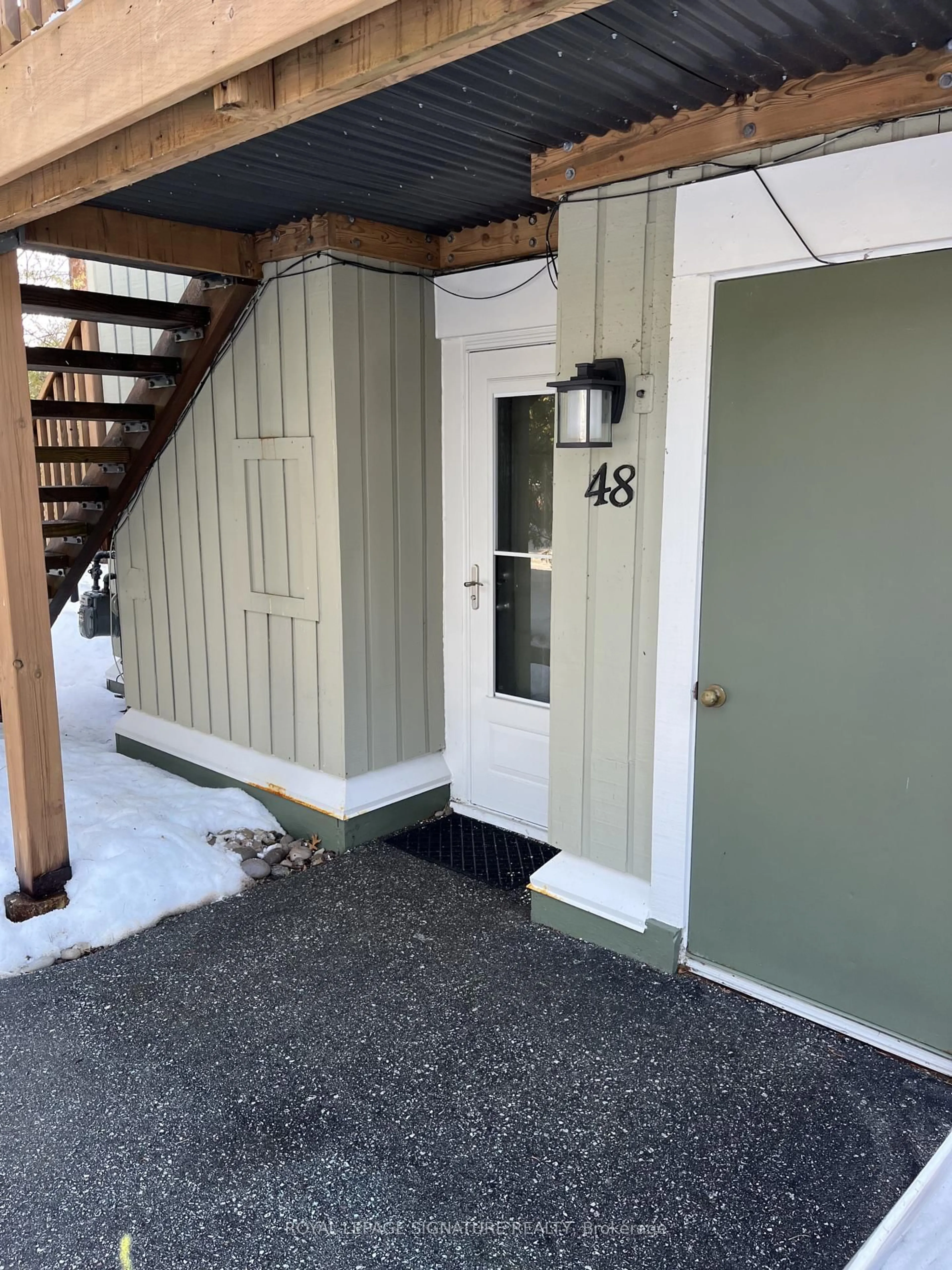 Indoor entryway for 19 Dawson Dr #48, Collingwood Ontario L9Y 5B4
