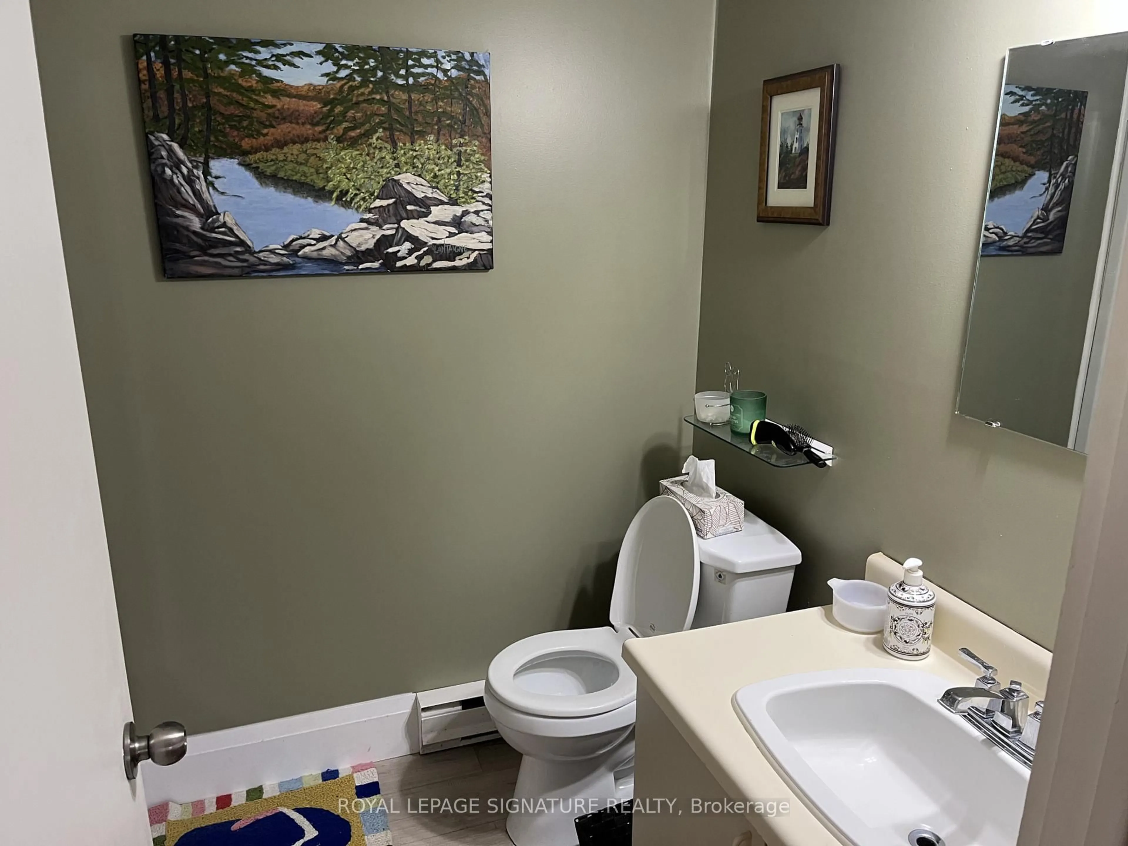 Standard bathroom, unknown for 19 Dawson Dr #48, Collingwood Ontario L9Y 5B4