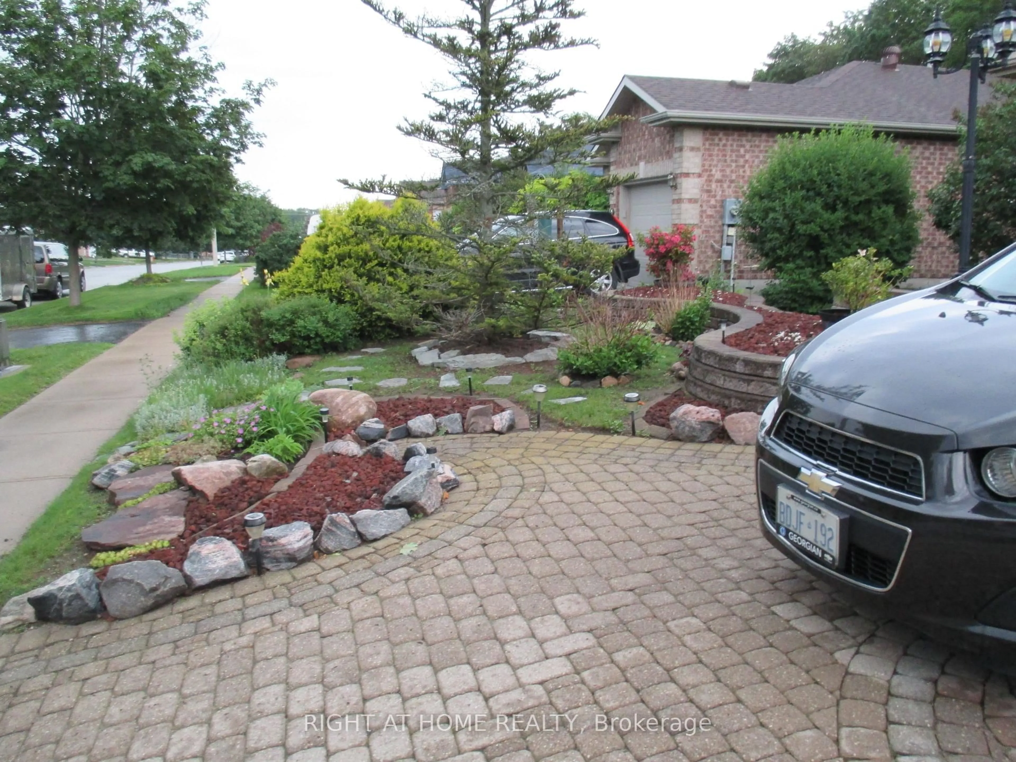 Patio, street for 63 Benson Dr, Barrie Ontario L4N 7Y2