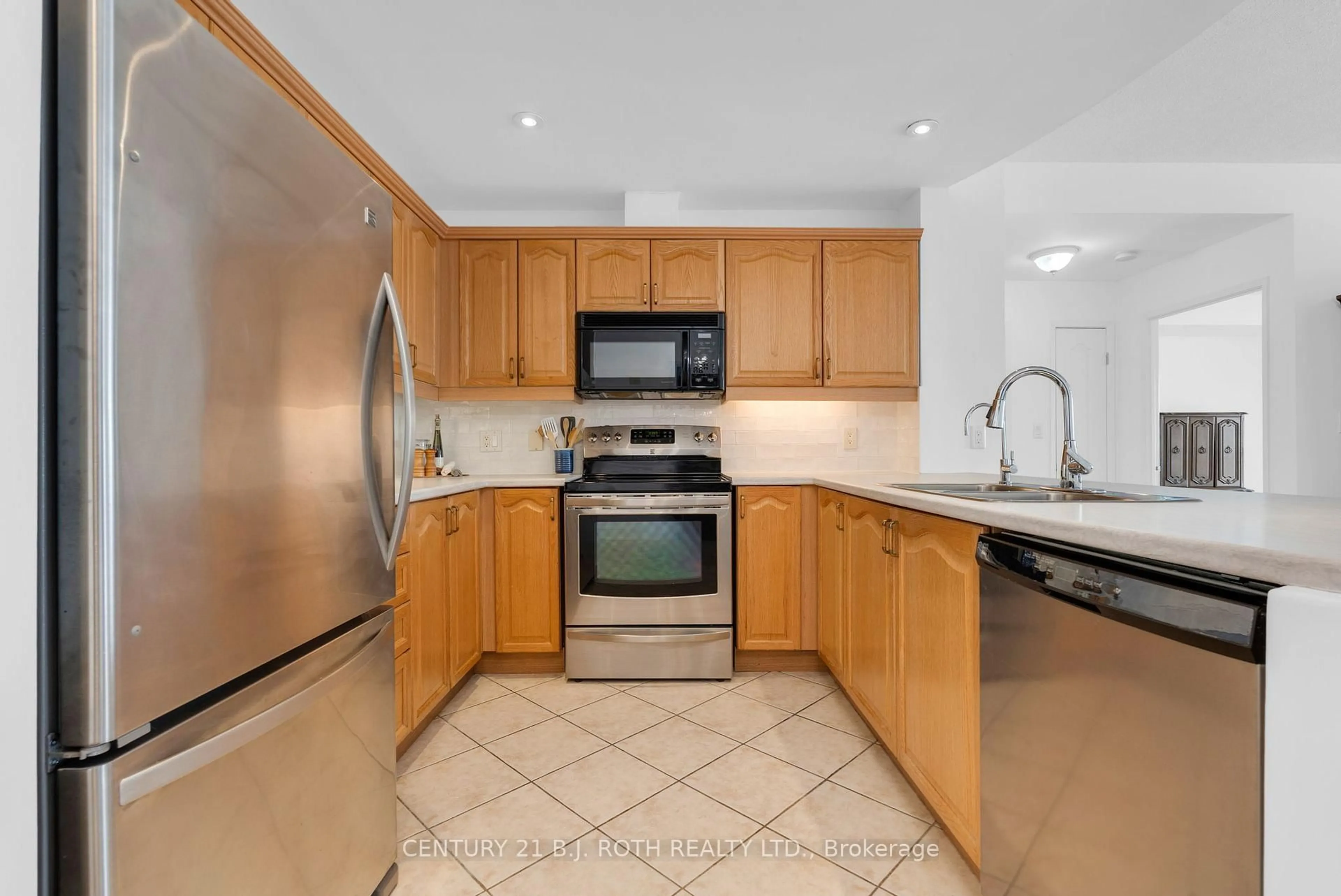 Standard kitchen, ceramic/tile floor for 2 Toronto St #1402, Barrie Ontario L4N 9R2