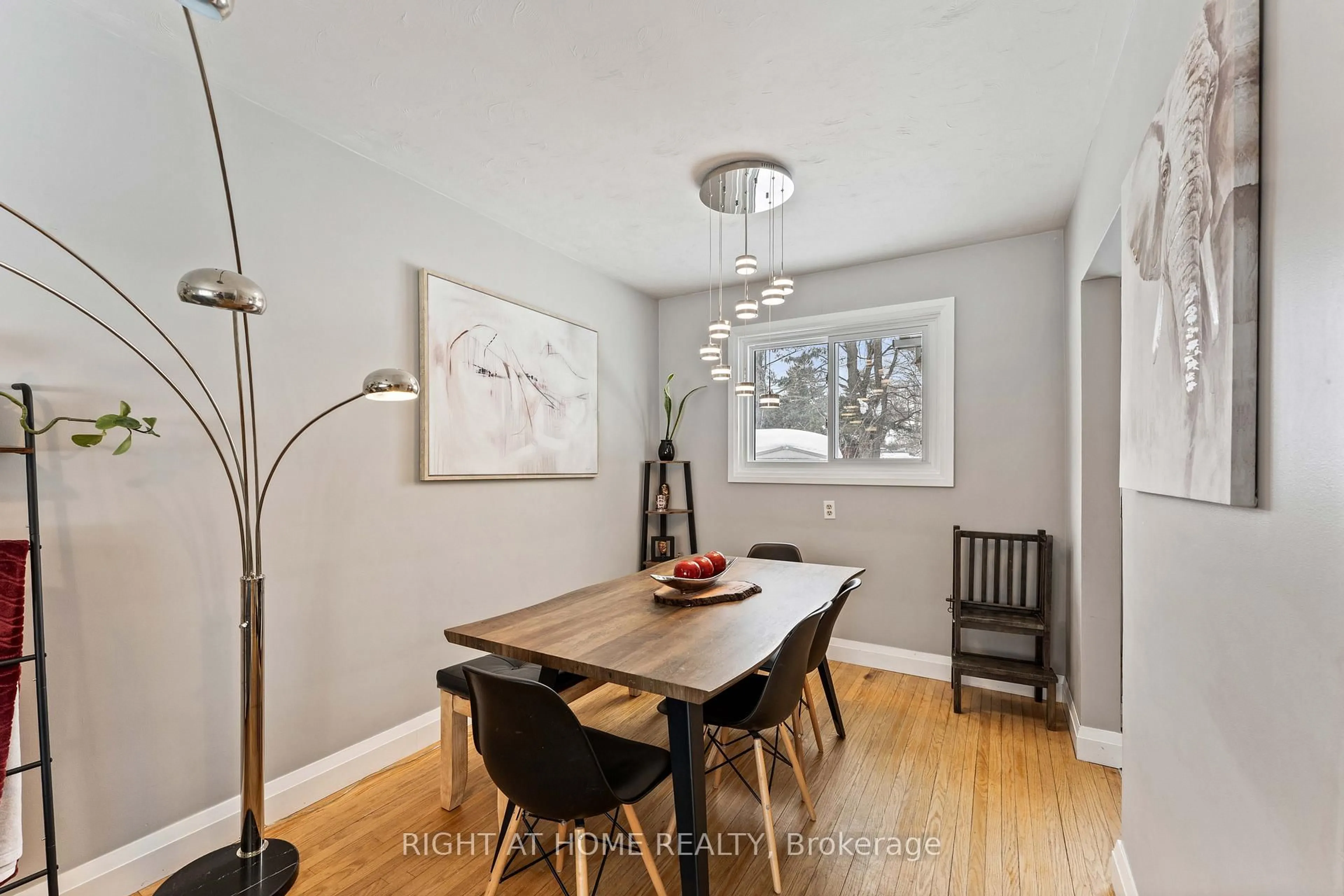 Dining room, wood/laminate floor for 2 Quinn Ave, Orillia Ontario L3V 3H5