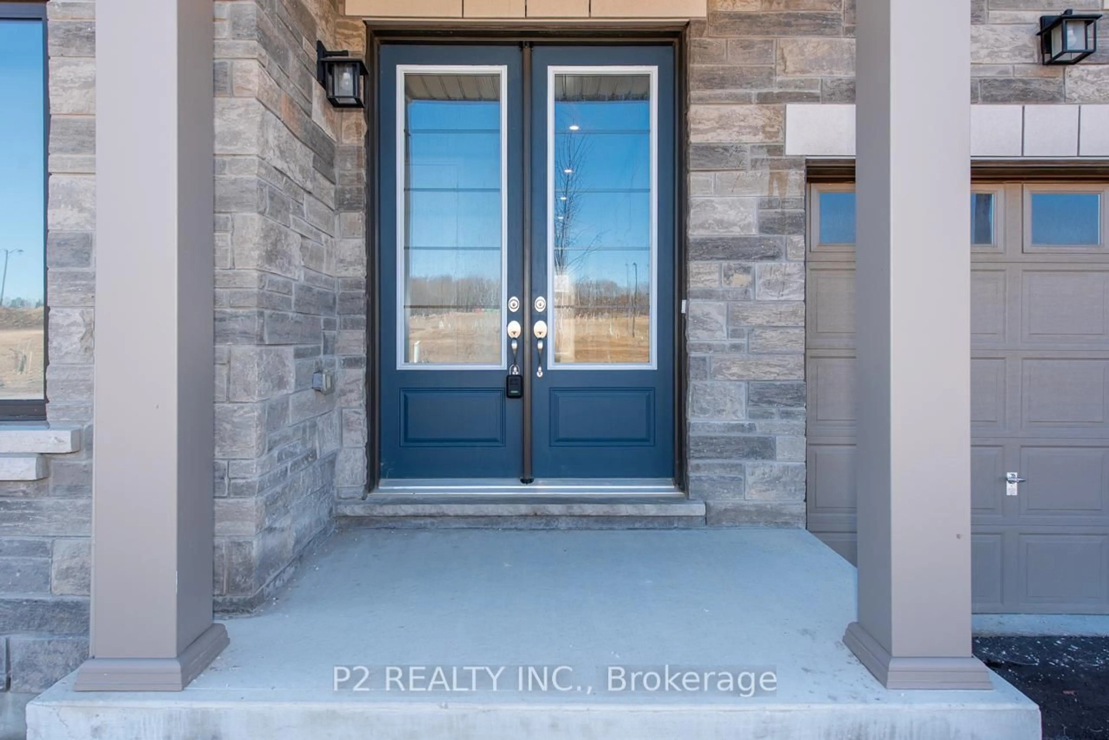 Indoor entryway for 8 Wild Ginger Lane, Springwater Ontario L9X 2C9