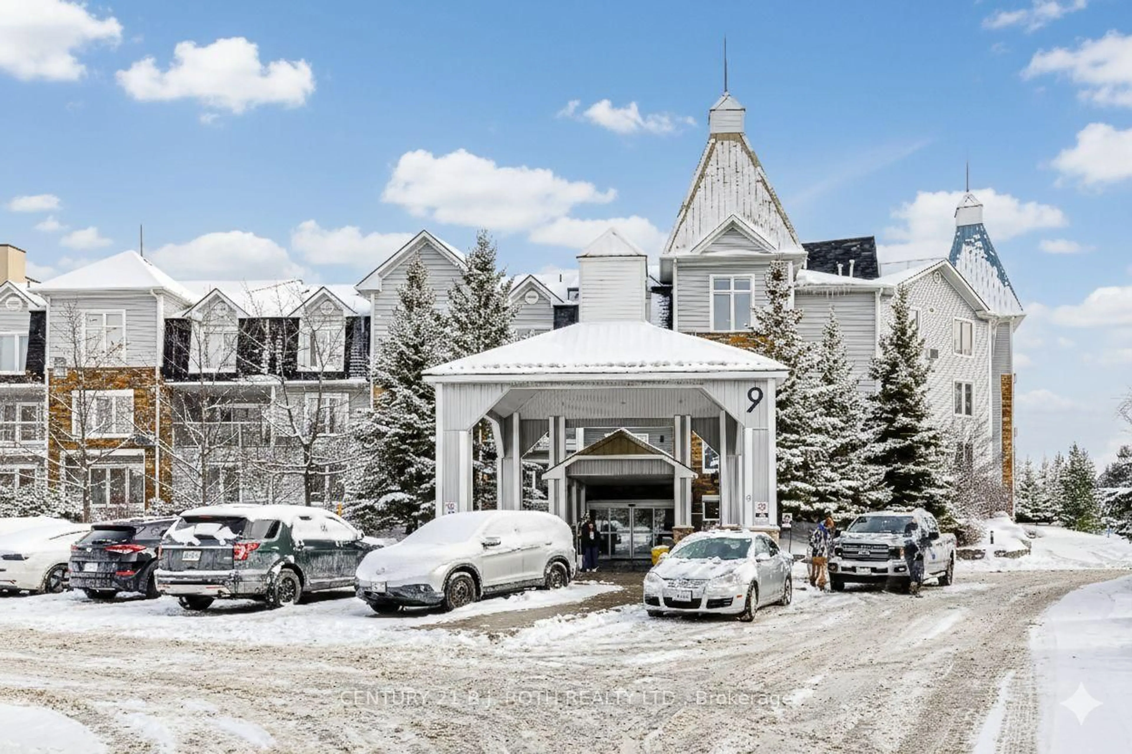 Indoor foyer for 9 Harbour St #4407-09, Collingwood Ontario L9Y 5C5