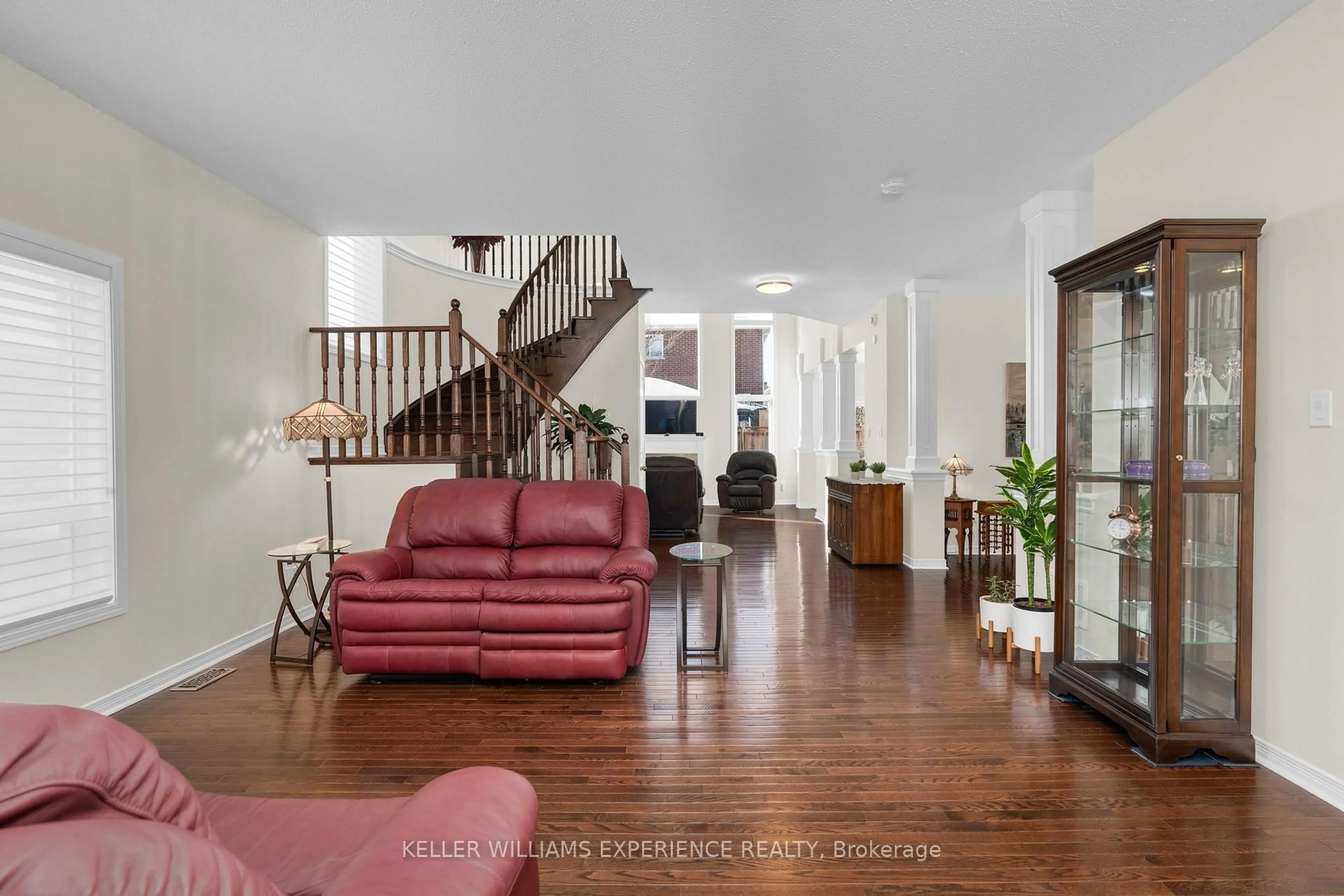 Indoor foyer for 14 Charlemagne Ave, Barrie Ontario L4M 0A9