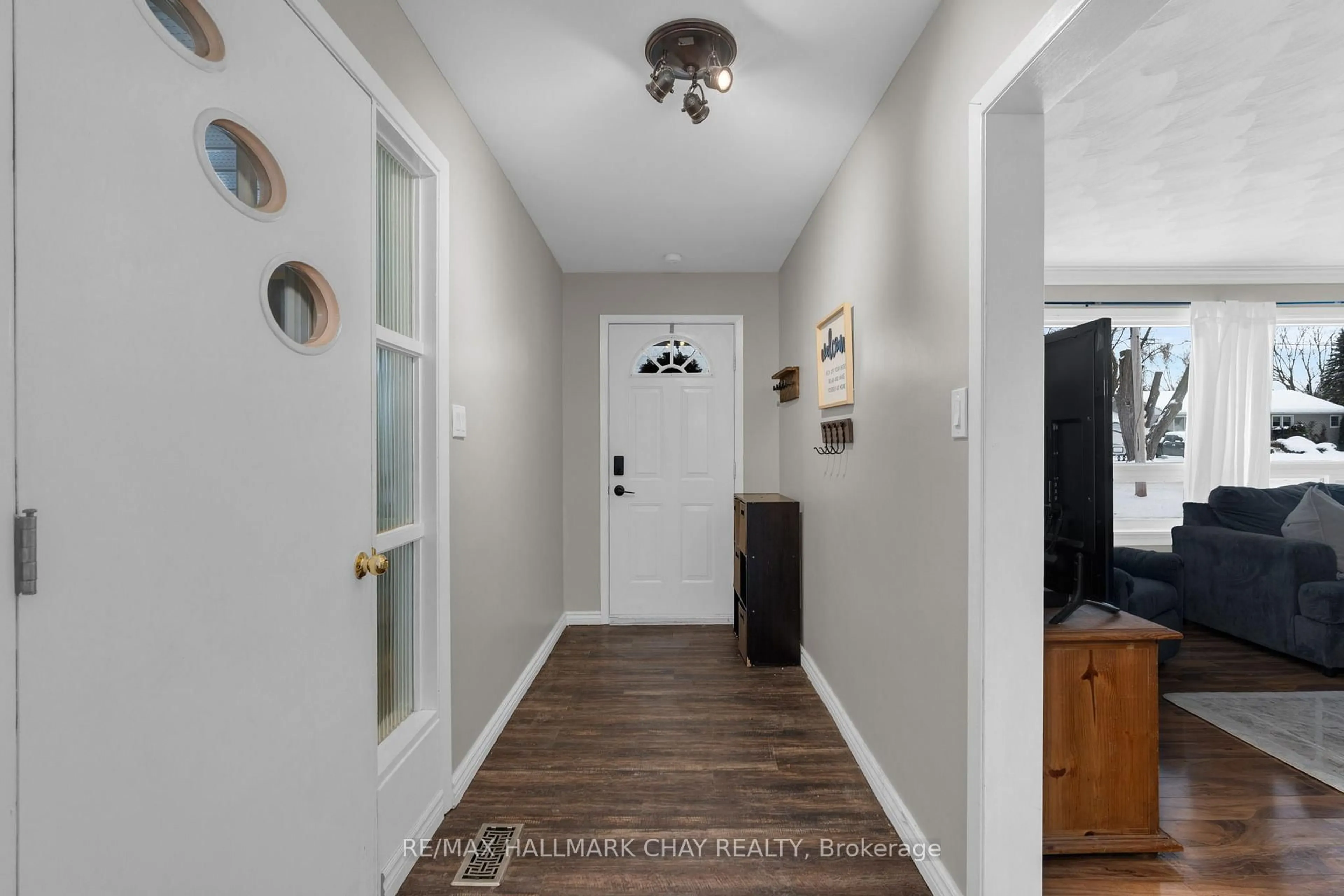 Indoor entryway for 232 Superior St, Clearview Ontario L0M 1S0