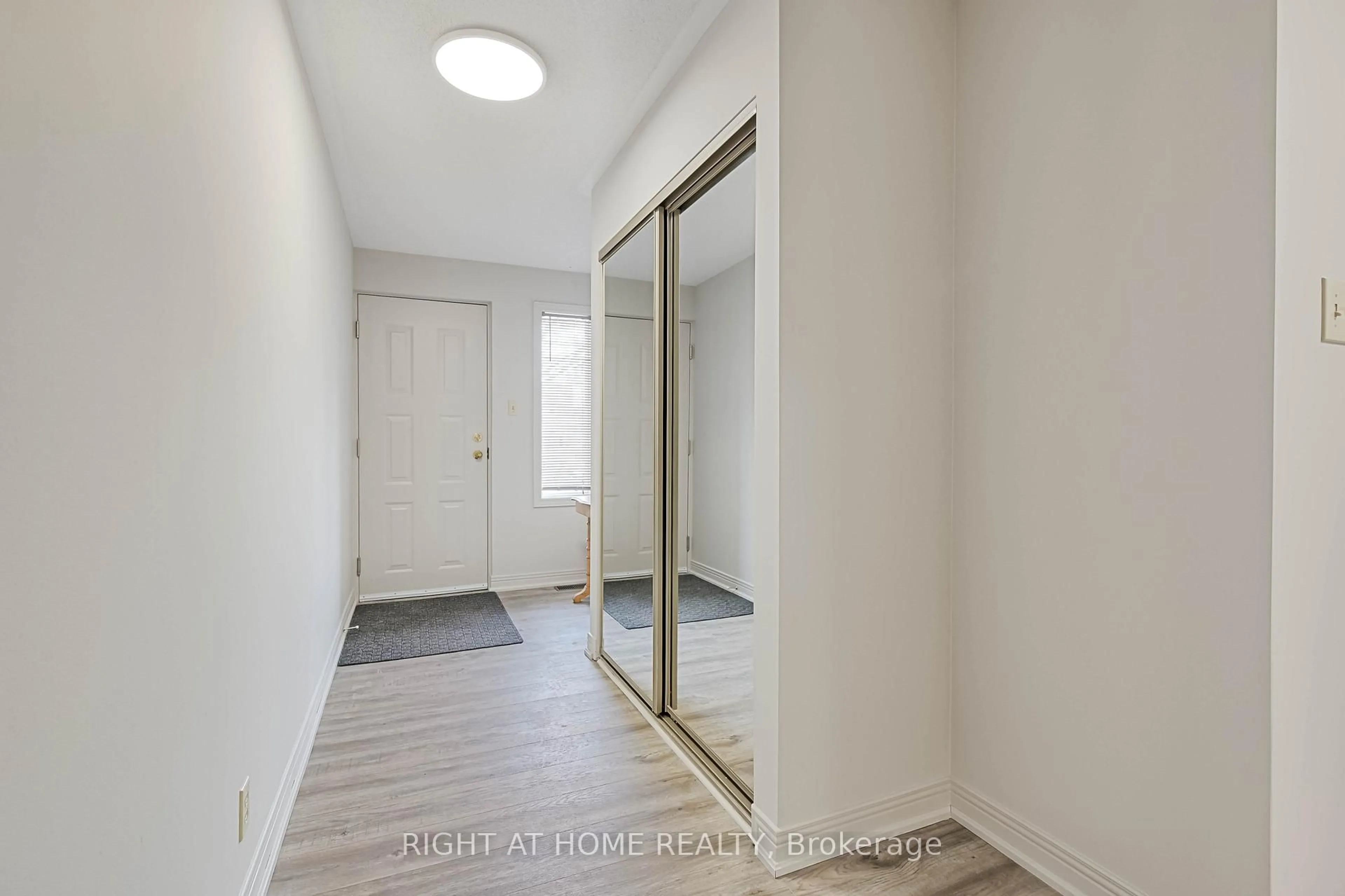 Unknown for 215 Pine St #4, Collingwood Ontario L9Y 2P3