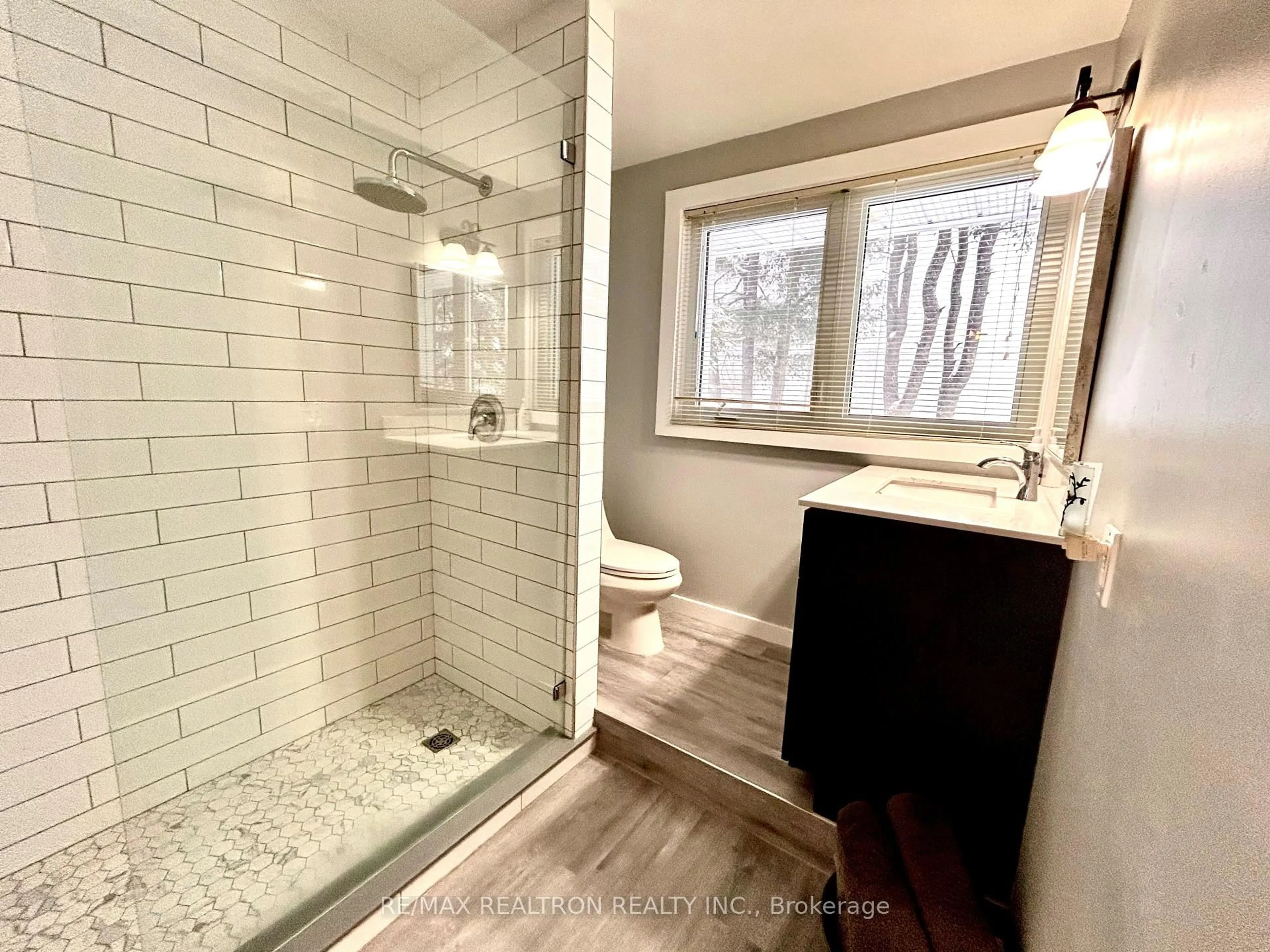 Contemporary bathroom, ceramic/tile floor for 1203 St Vincent St, Springwater Ontario L9X 0R2