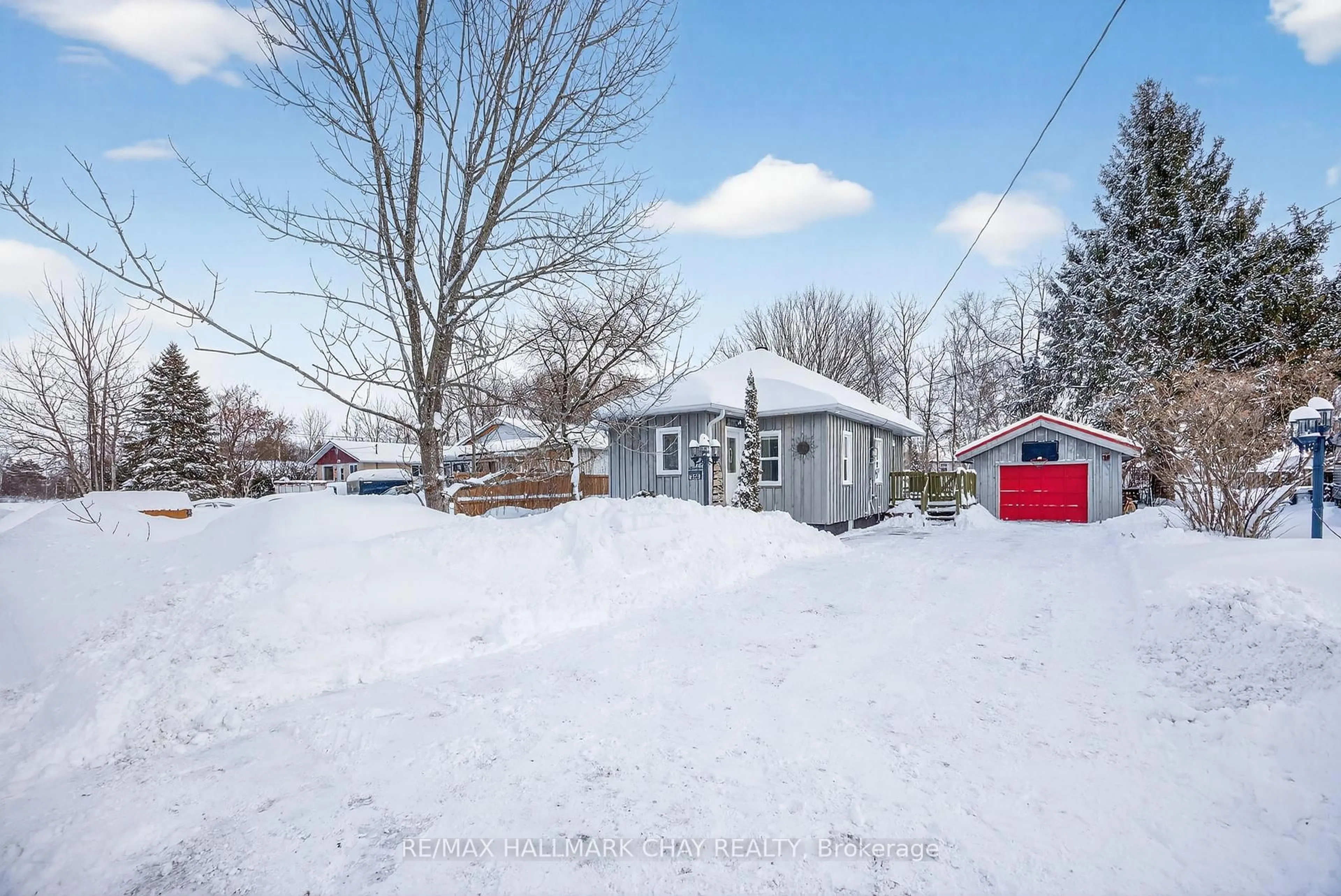 A pic from outside/outdoor area/front of a property/back of a property/a pic from drone, street for 323 BELL St, Tay Ontario L0K 1R0