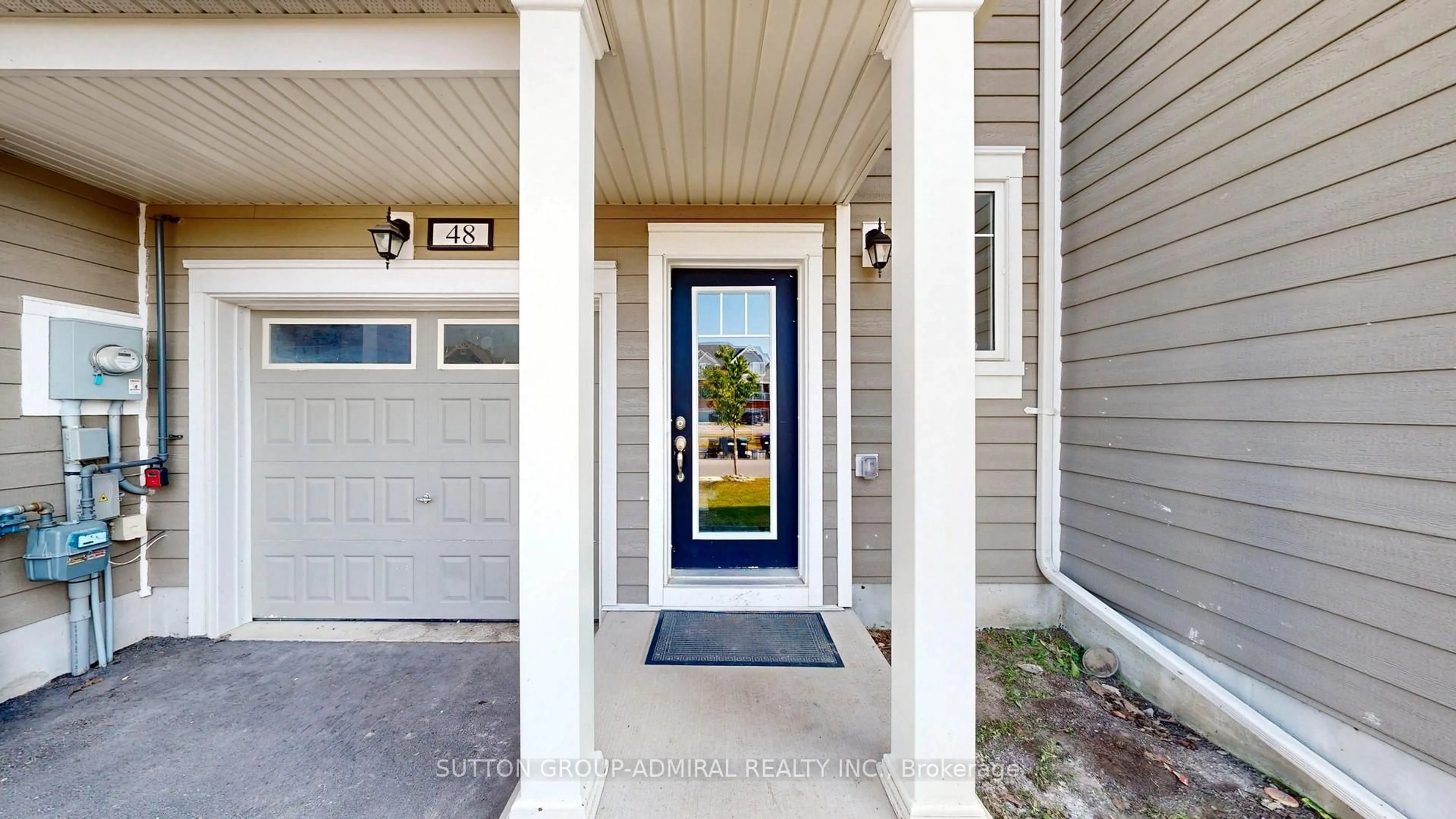 Indoor entryway for 48 High Tide Dr, Wasaga Beach Ontario L9Z 2X2