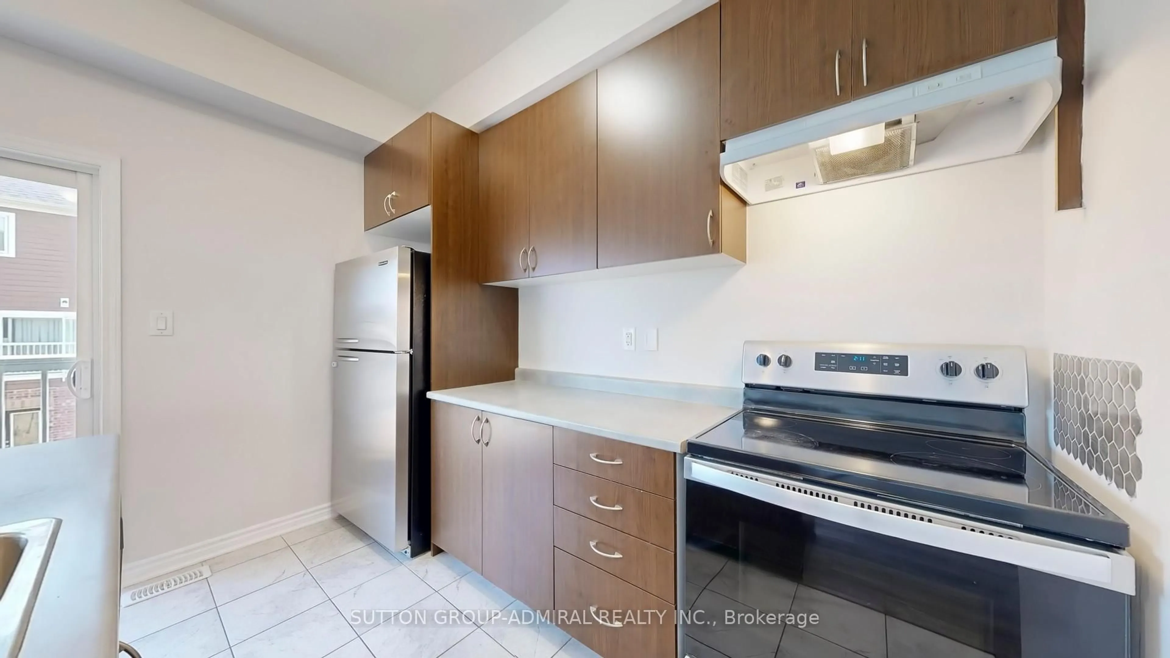 Standard kitchen, unknown for 48 High Tide Dr, Wasaga Beach Ontario L9Z 2X2