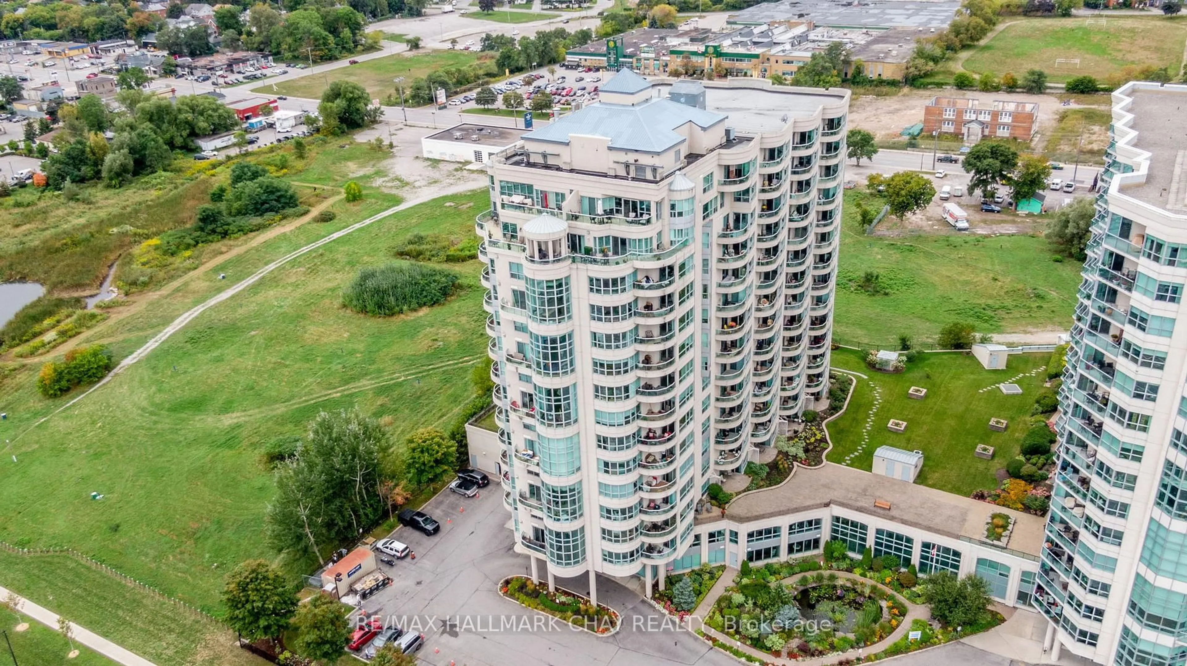 A pic from outside/outdoor area/front of a property/back of a property/a pic from drone, city buildings view from balcony for 2 Toronto St #1205, Barrie Ontario L4N 9R2