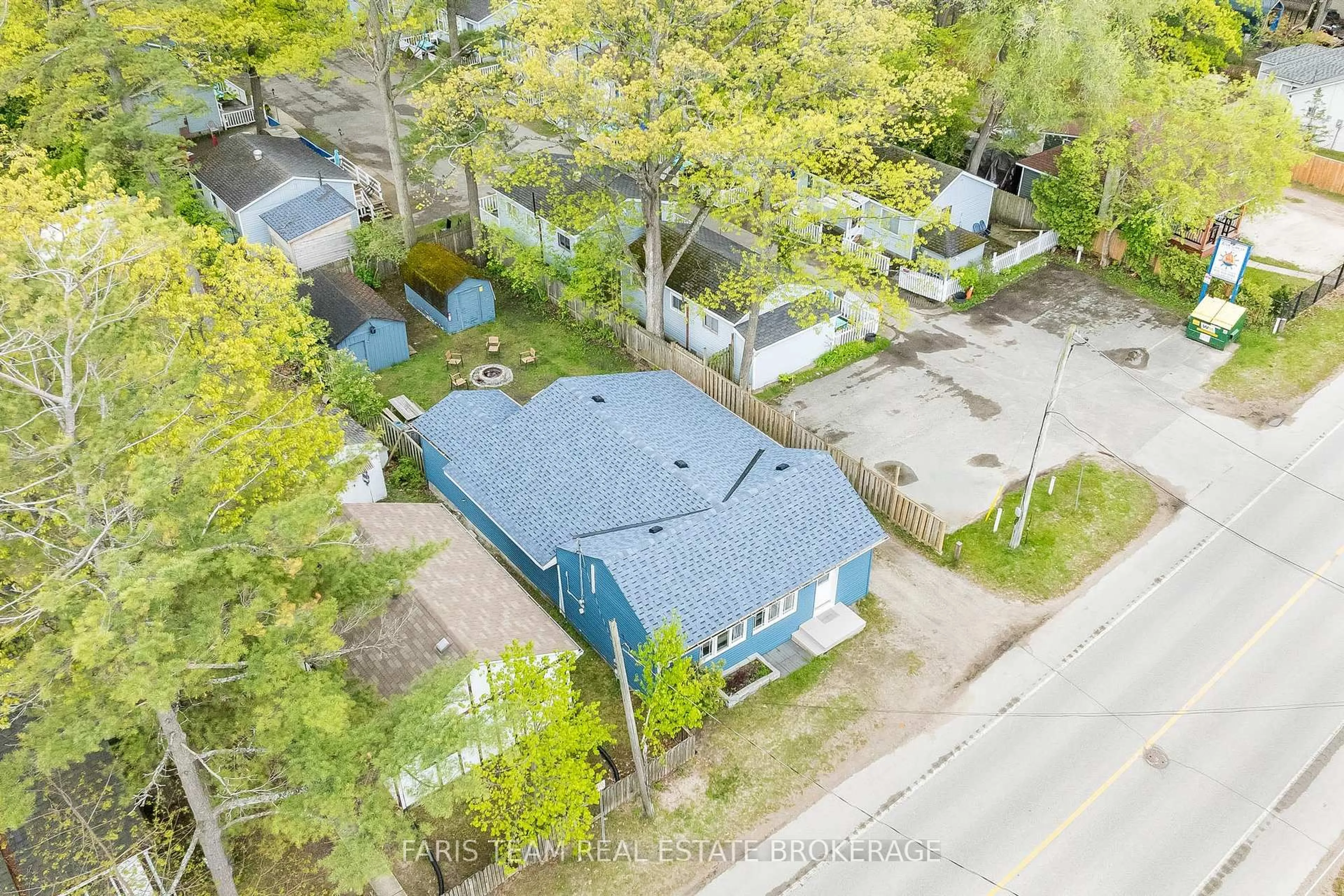 A pic from outside/outdoor area/front of a property/back of a property/a pic from drone, street for 113 River Rd, Wasaga Beach Ontario L9Z 2L4