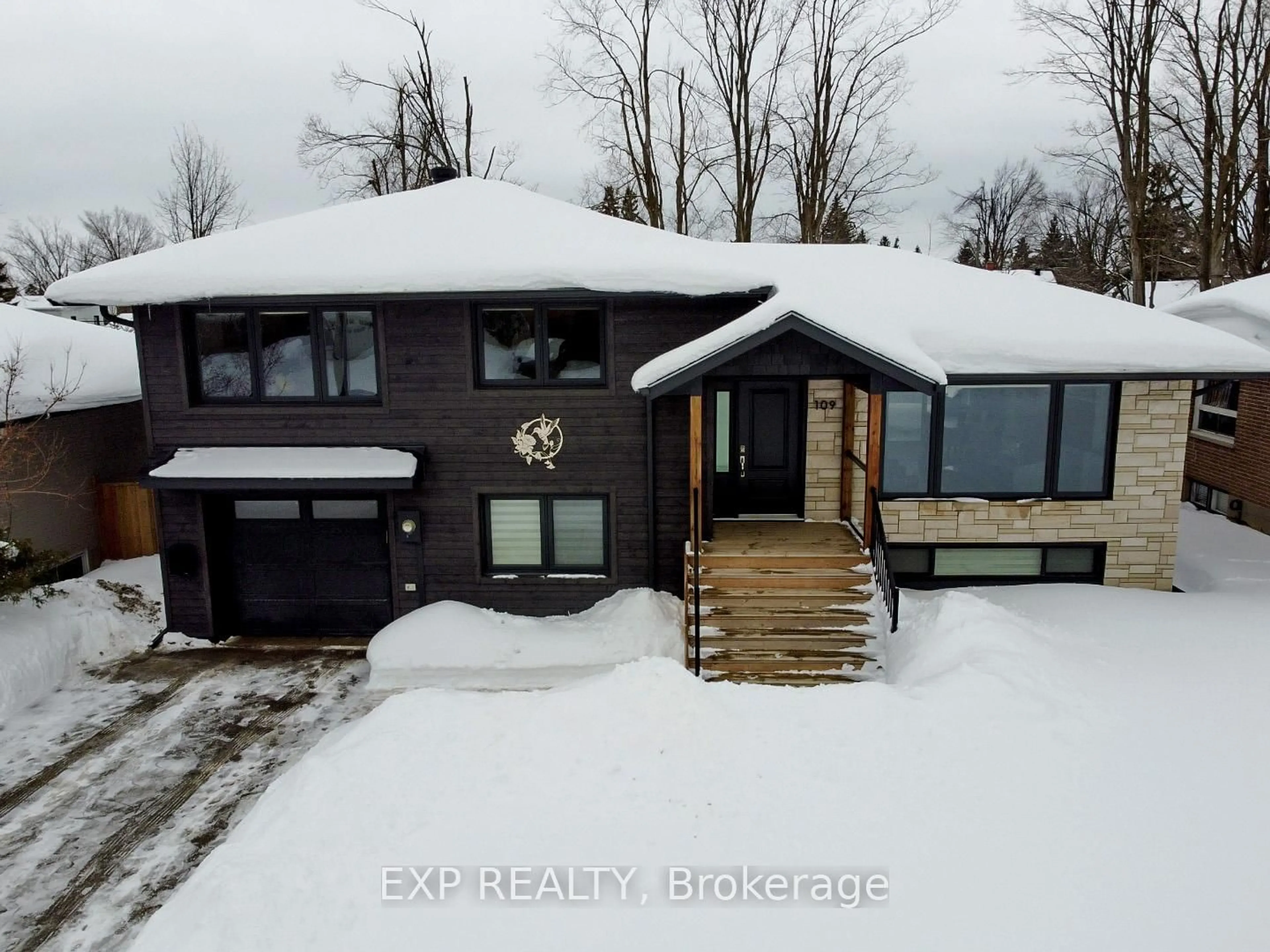 A pic from outside/outdoor area/front of a property/back of a property/a pic from drone, unknown for 109 Strabane Ave, Barrie Ontario L4M 2A3