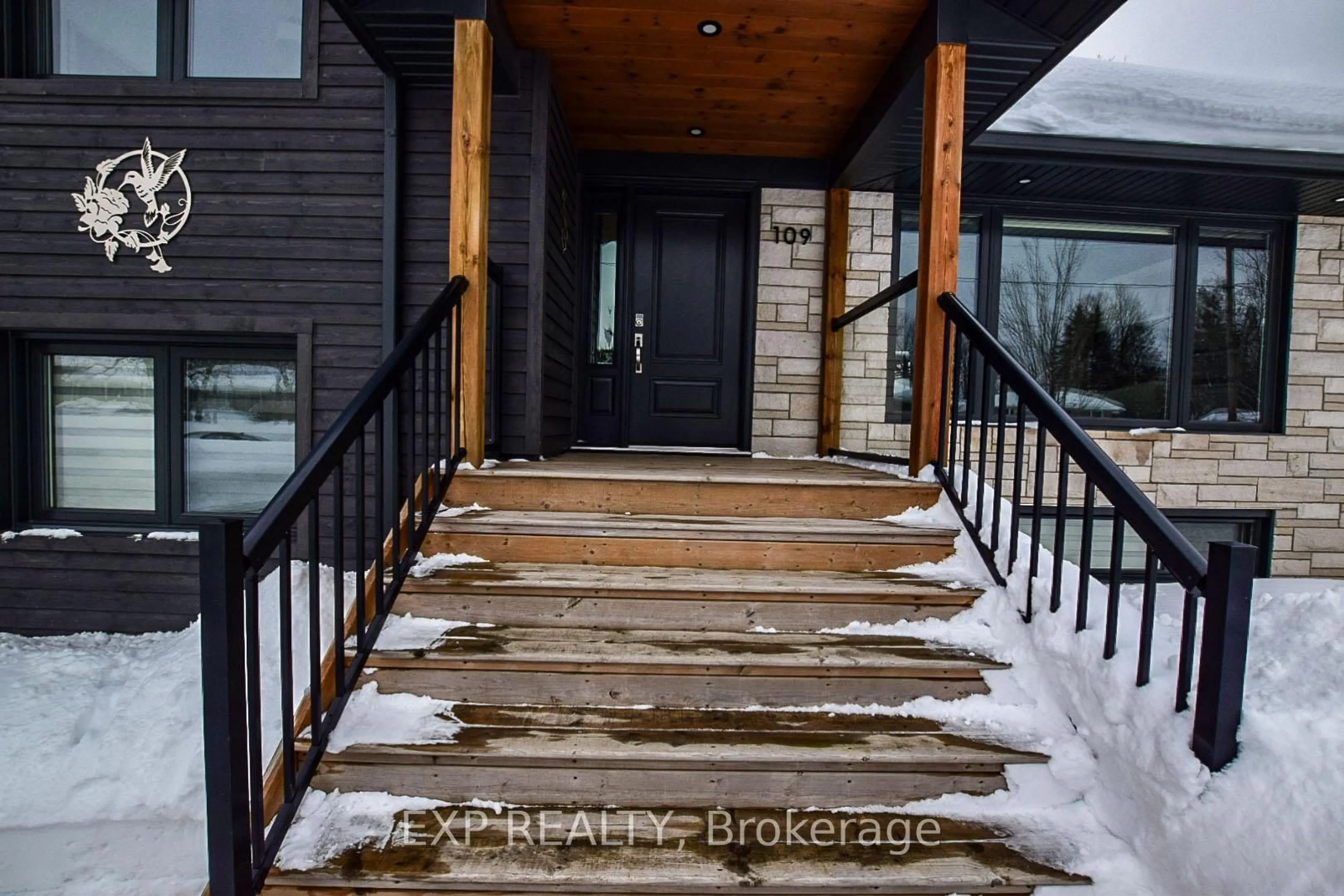 Indoor entryway for 109 Strabane Ave, Barrie Ontario L4M 2A3