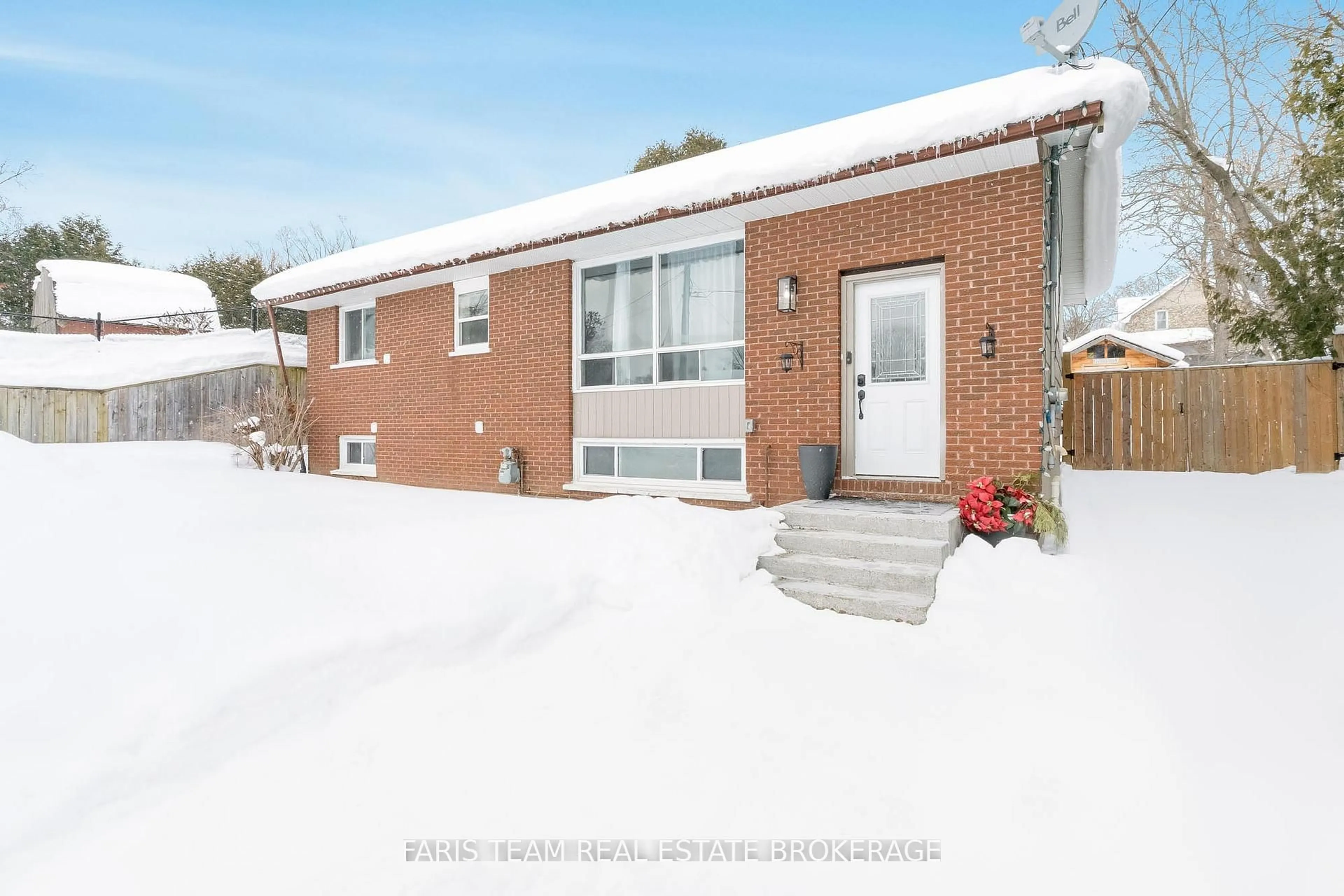 Home with brick exterior material, street for 510 Mary St, Tay Ontario L0K 1R0