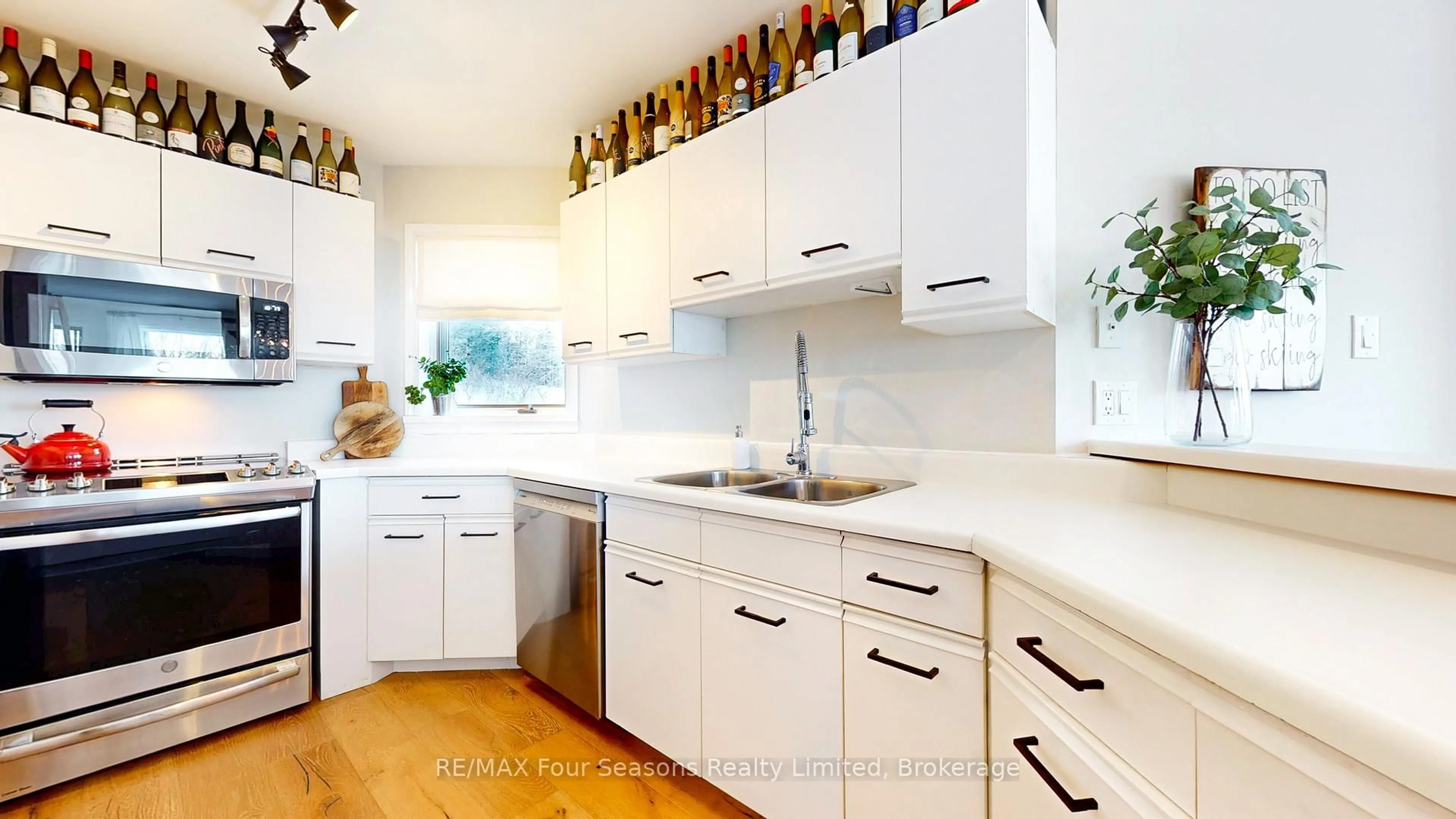 Contemporary kitchen, unknown for 1945 Nottawasaga Concession 10 #11, Clearview Ontario L0M 1H0