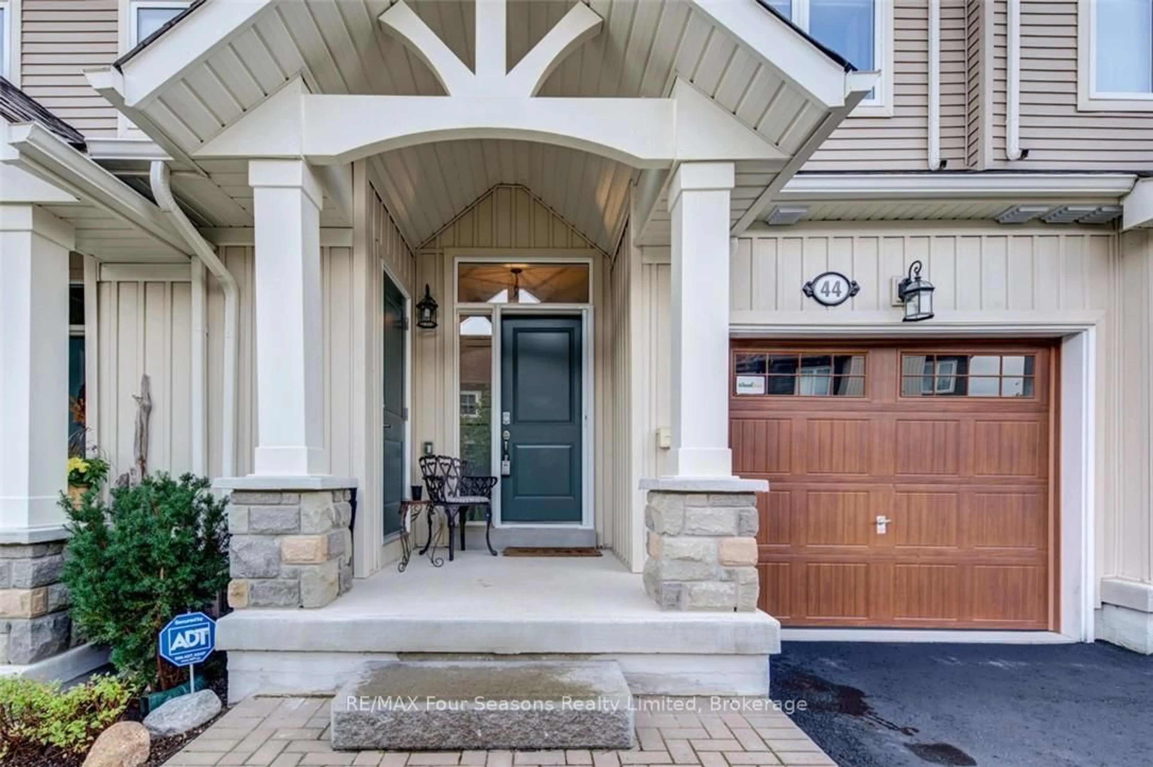 Indoor entryway for 44 Lett Ave, Collingwood Ontario L9Y 5H5