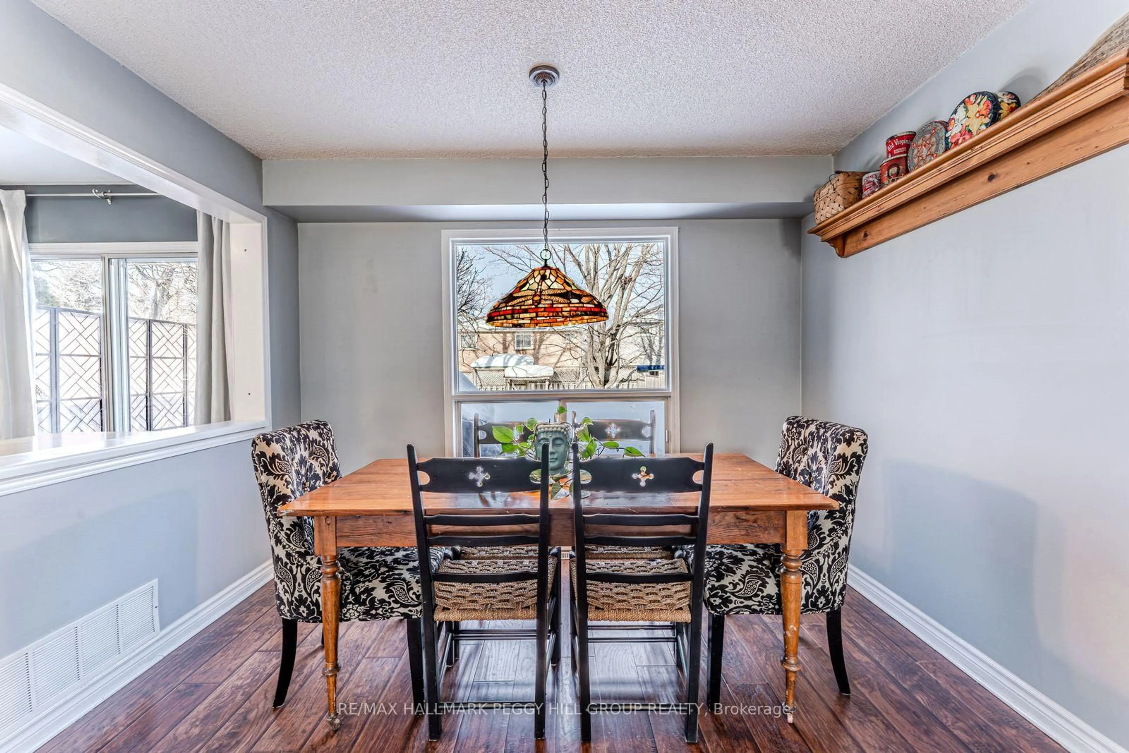 Dining room, wood/laminate floor for 71 Radenhurst Cres, Barrie Ontario L4M 6C5