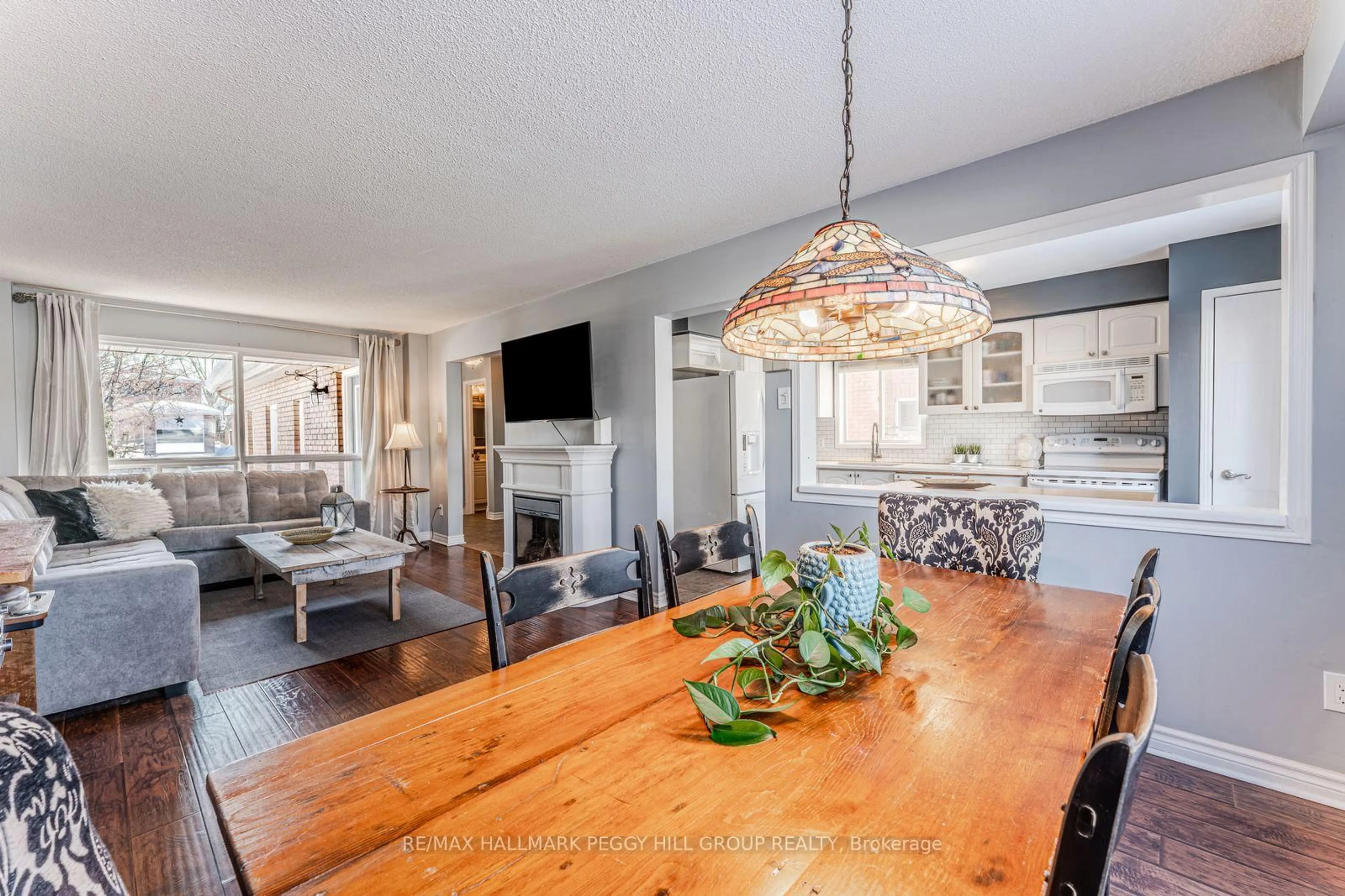 Open concept kitchen, unknown for 71 Radenhurst Cres, Barrie Ontario L4M 6C5