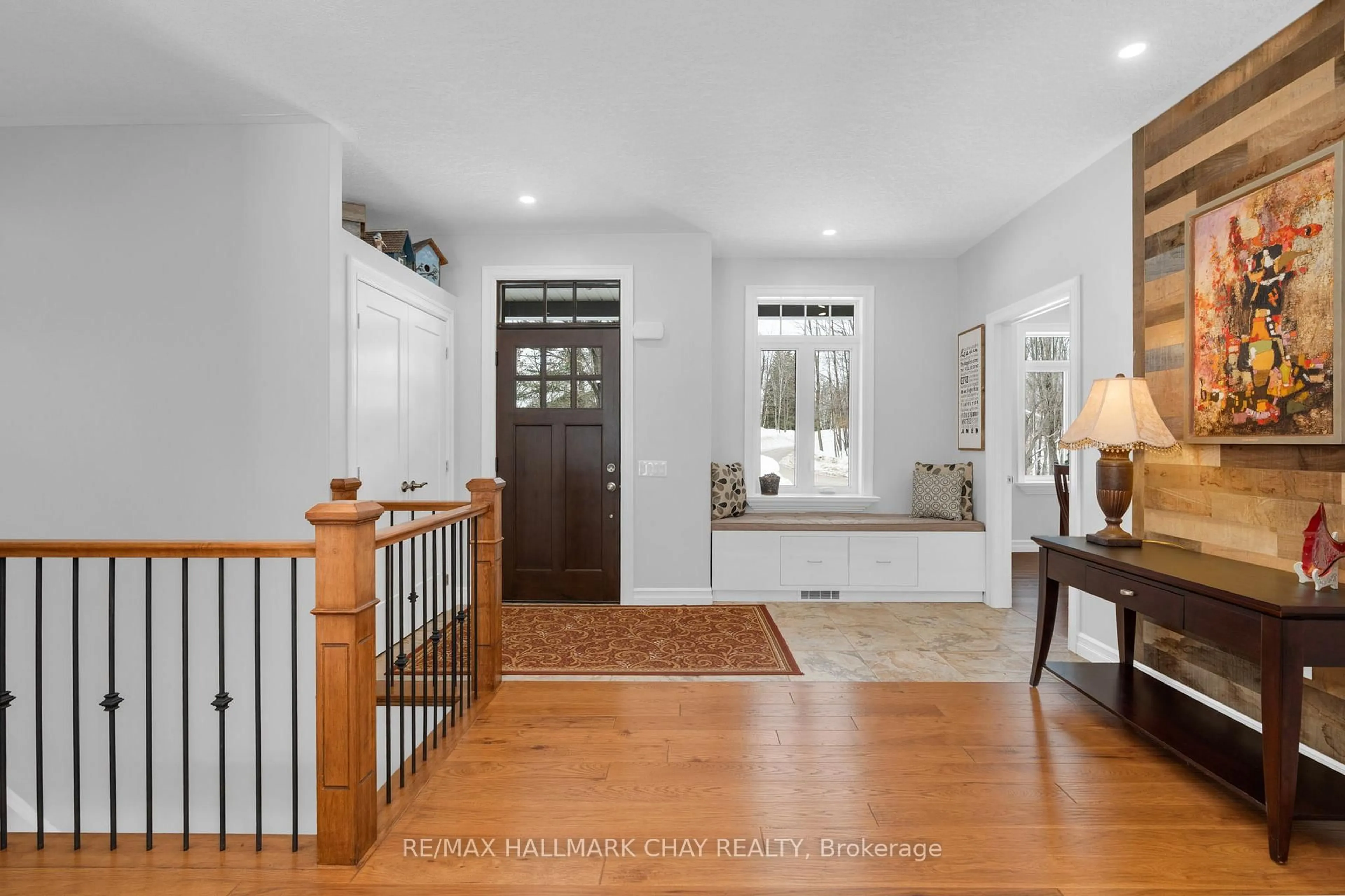 Indoor entryway for 25 Country Club Lane, Oro-Medonte Ontario L4M 4Y8