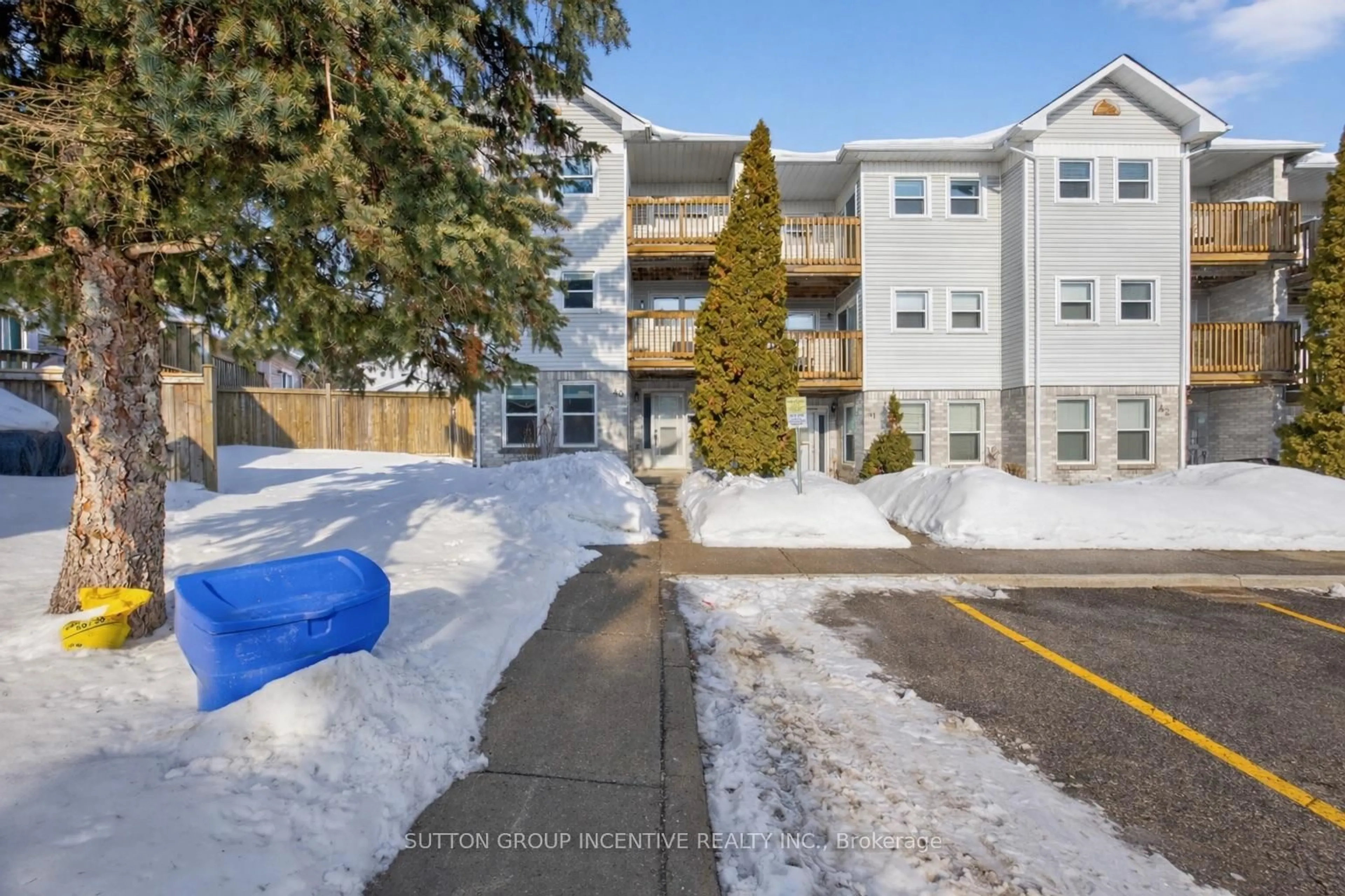 A pic from outside/outdoor area/front of a property/back of a property/a pic from drone, unknown for 40-120 D'Ambrosio Dr, Barrie Ontario L4N 7W3