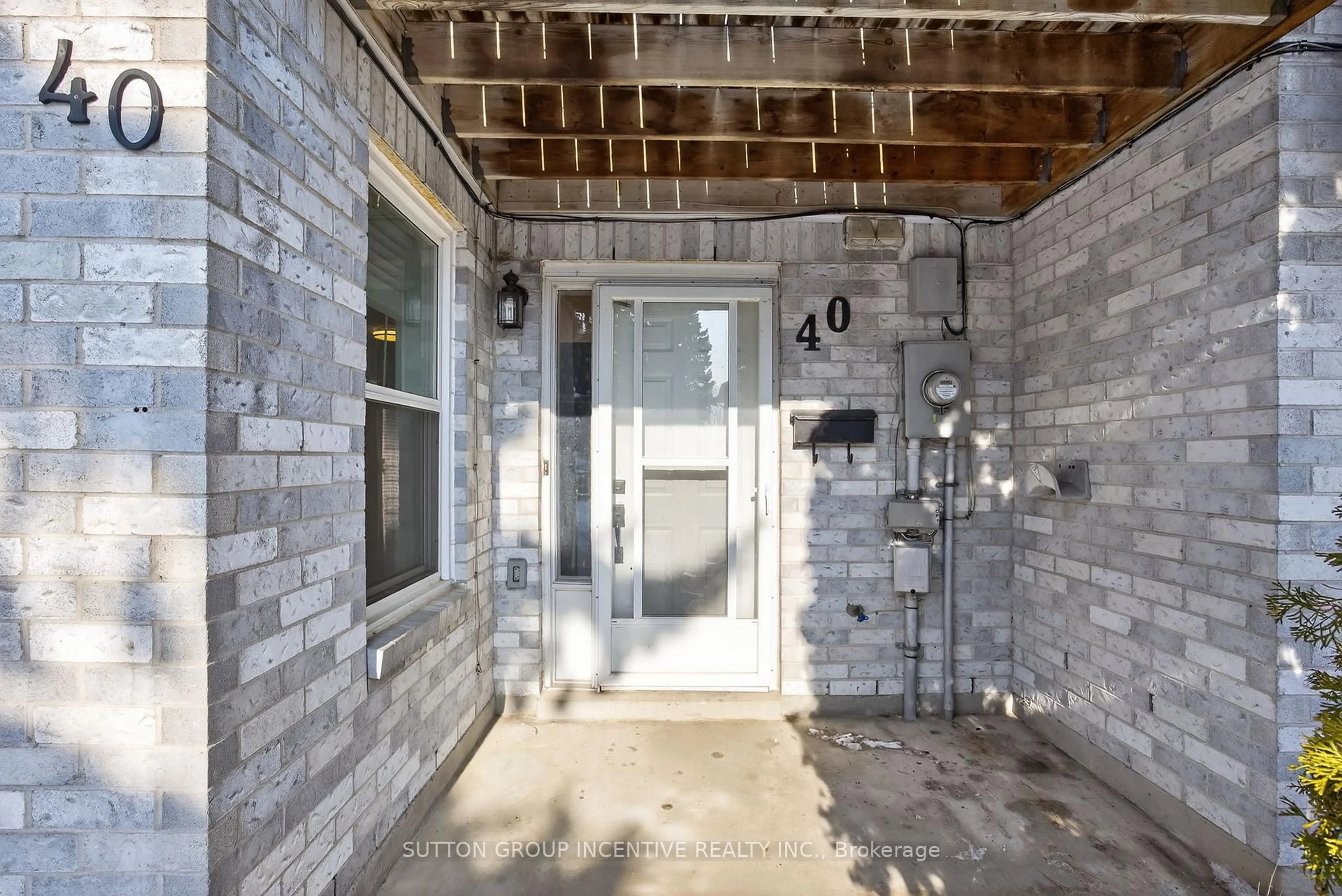 Indoor entryway for 40-120 D'Ambrosio Dr, Barrie Ontario L4N 7W3